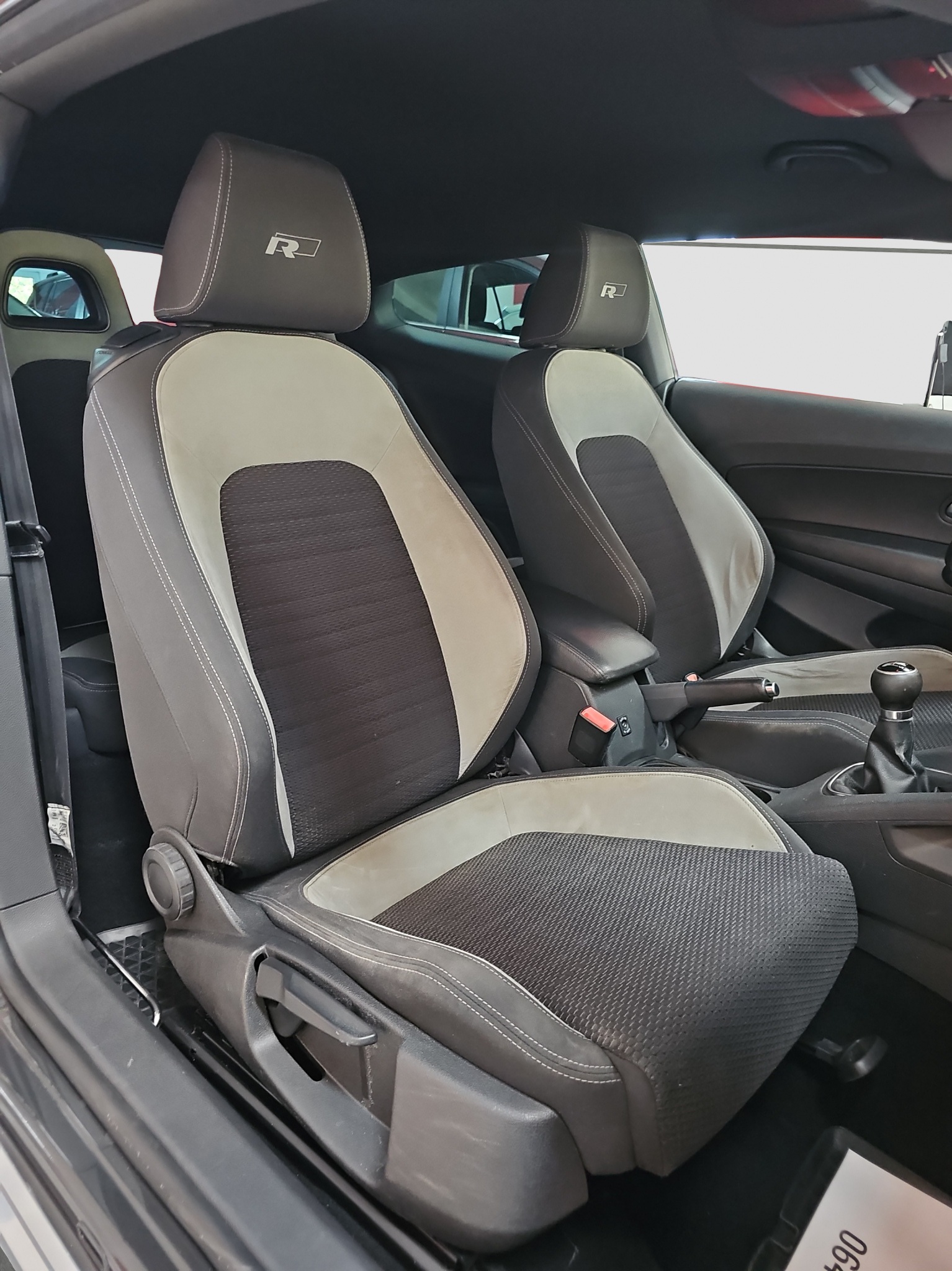 
								Volkswagen Scirocco R-line full									