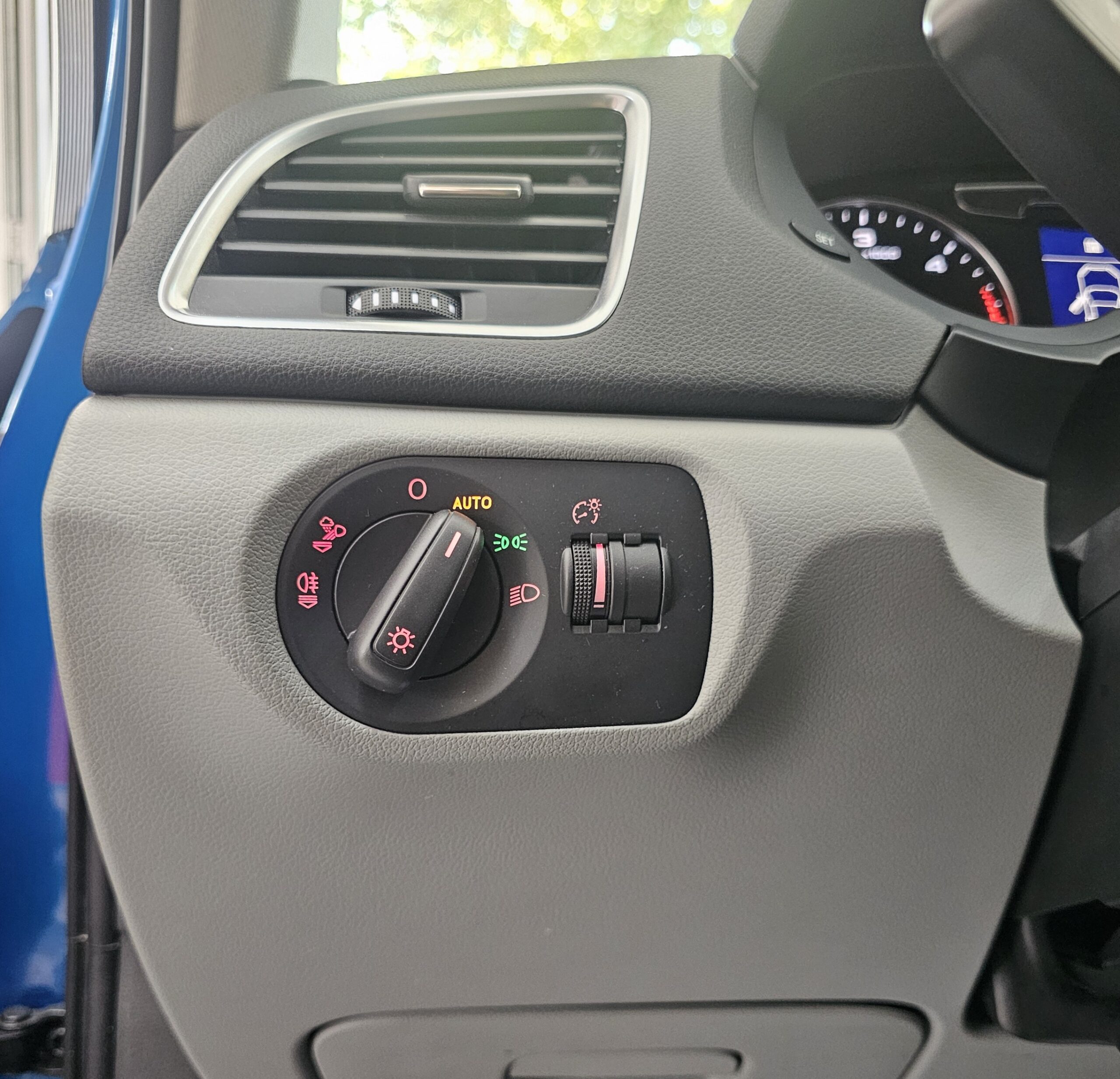 
								Audi Q3 S-line/4×4 full									