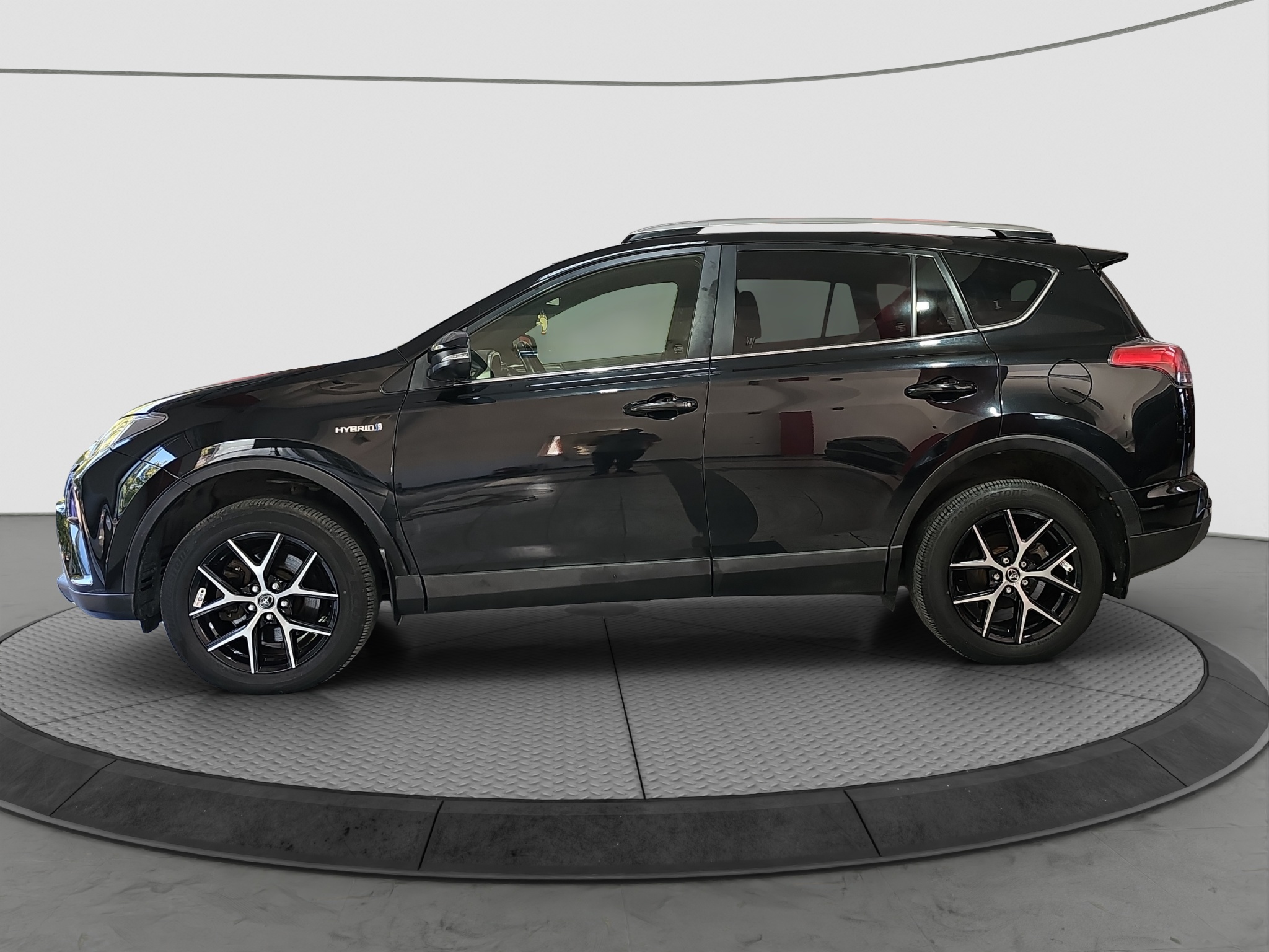 
								Toyota RAV 4 Hybrid/T0P full									