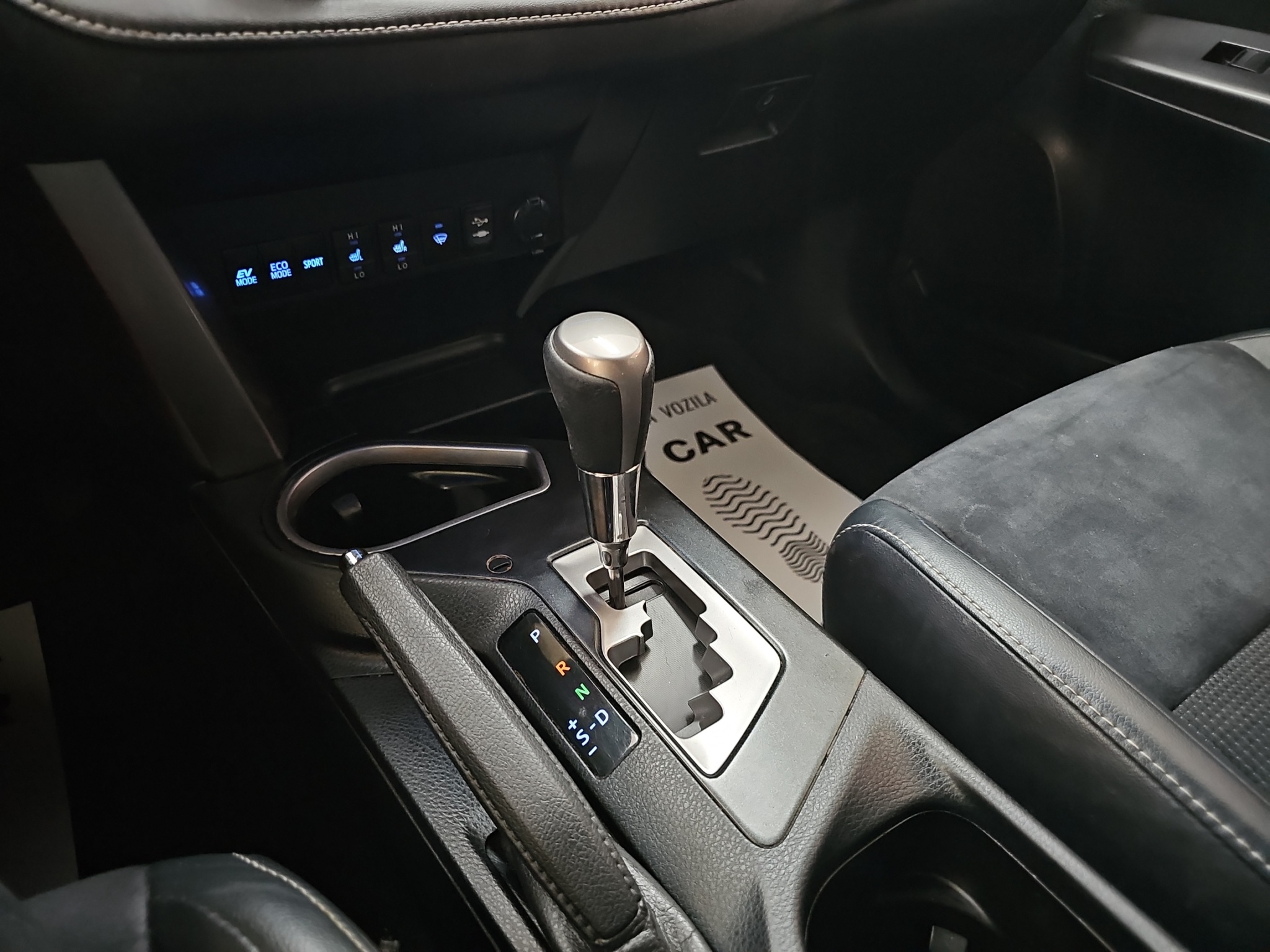 
								Toyota RAV 4 Hybrid/T0P full									