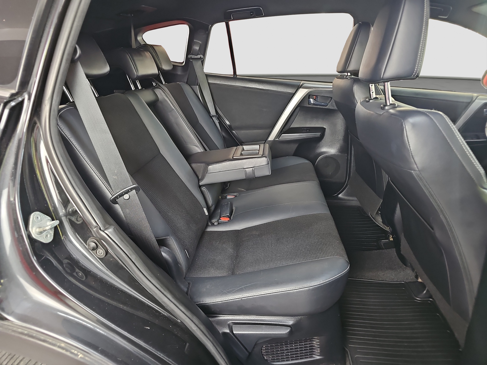 
								Toyota RAV 4 Hybrid/T0P full									