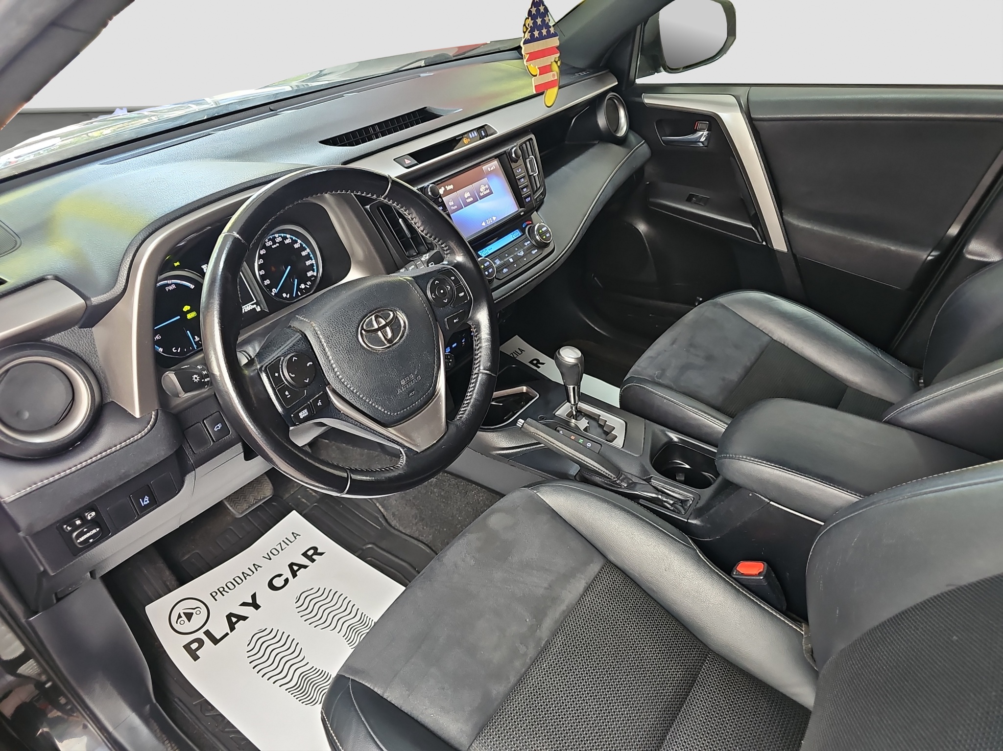 
								Toyota RAV 4 Hybrid/T0P full									