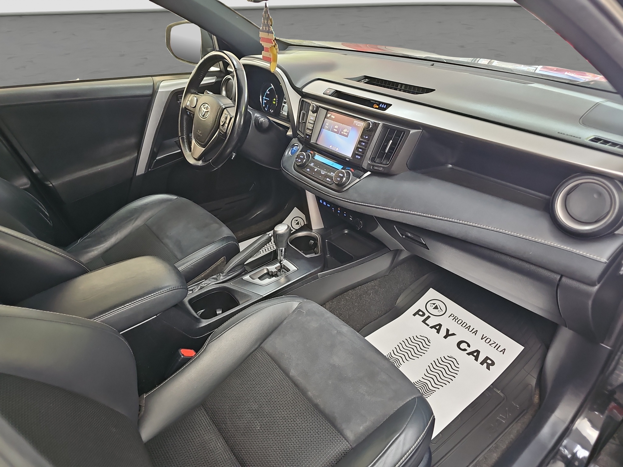 
								Toyota RAV 4 Hybrid/T0P full									