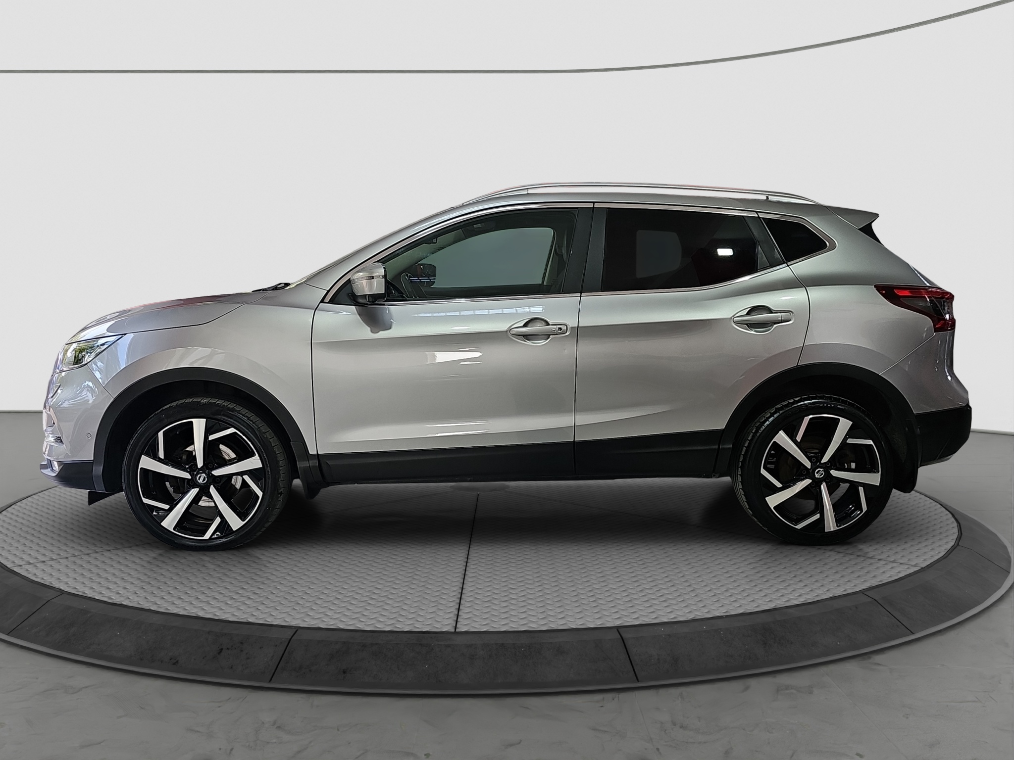 
								Nissan Qashqai TEKNA /1.5D/PANO full									