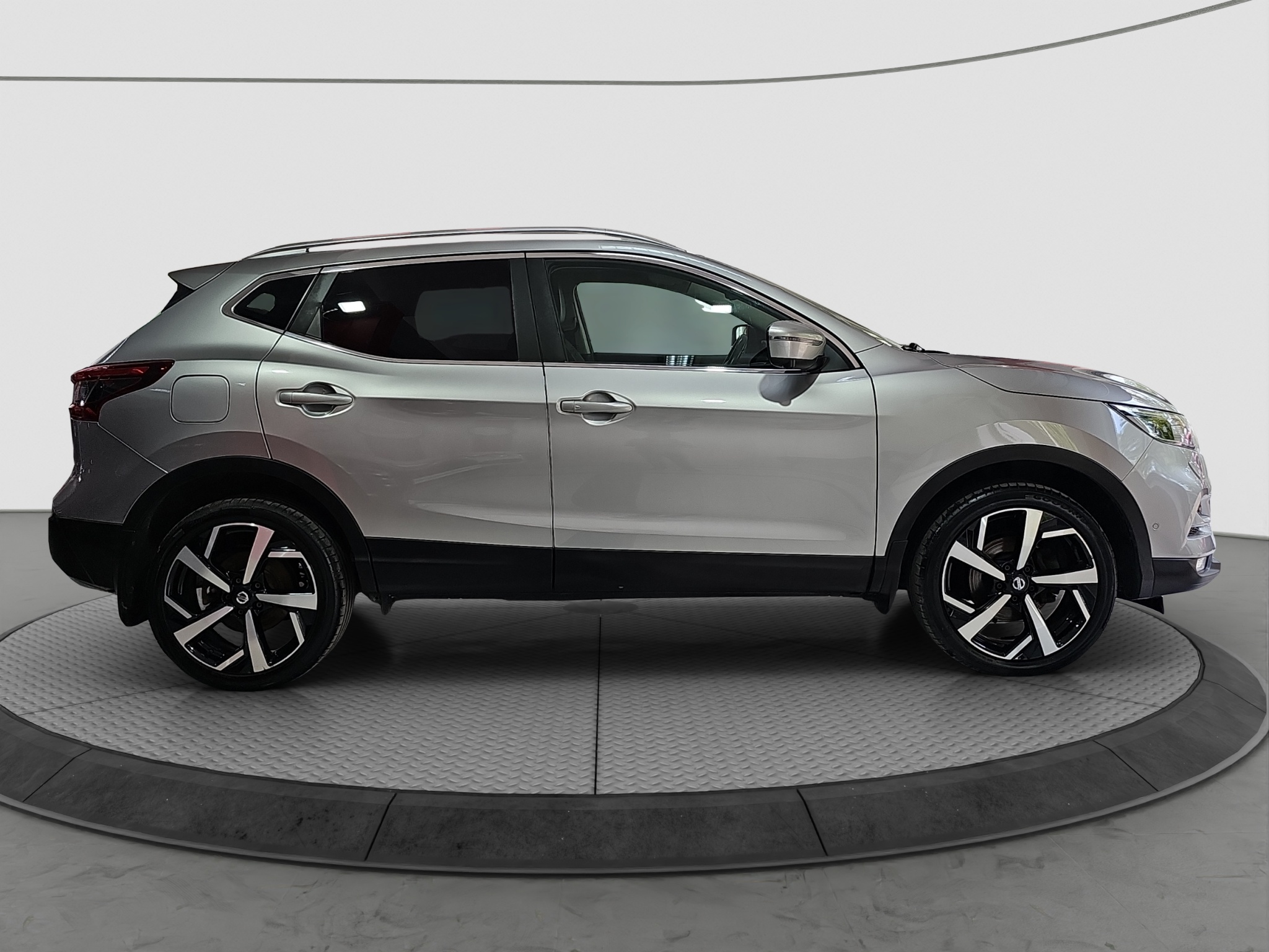 
								Nissan Qashqai TEKNA /1.5D/PANO full									