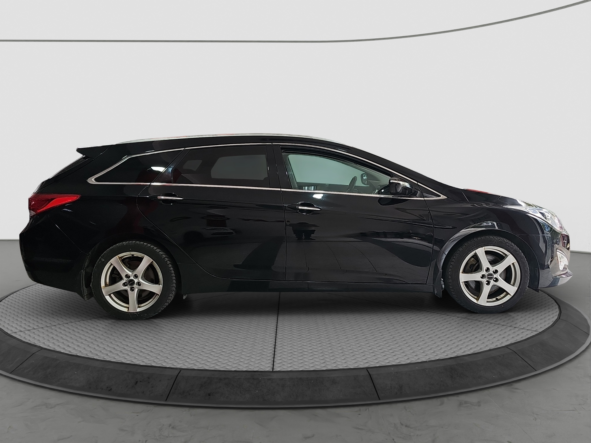 
								Hyundai i40 1.7 CRDI full									