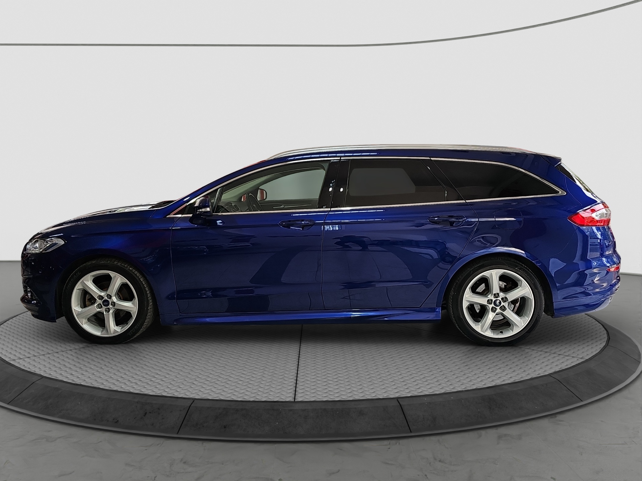 
								Ford Mondeo T0P/AUT full									