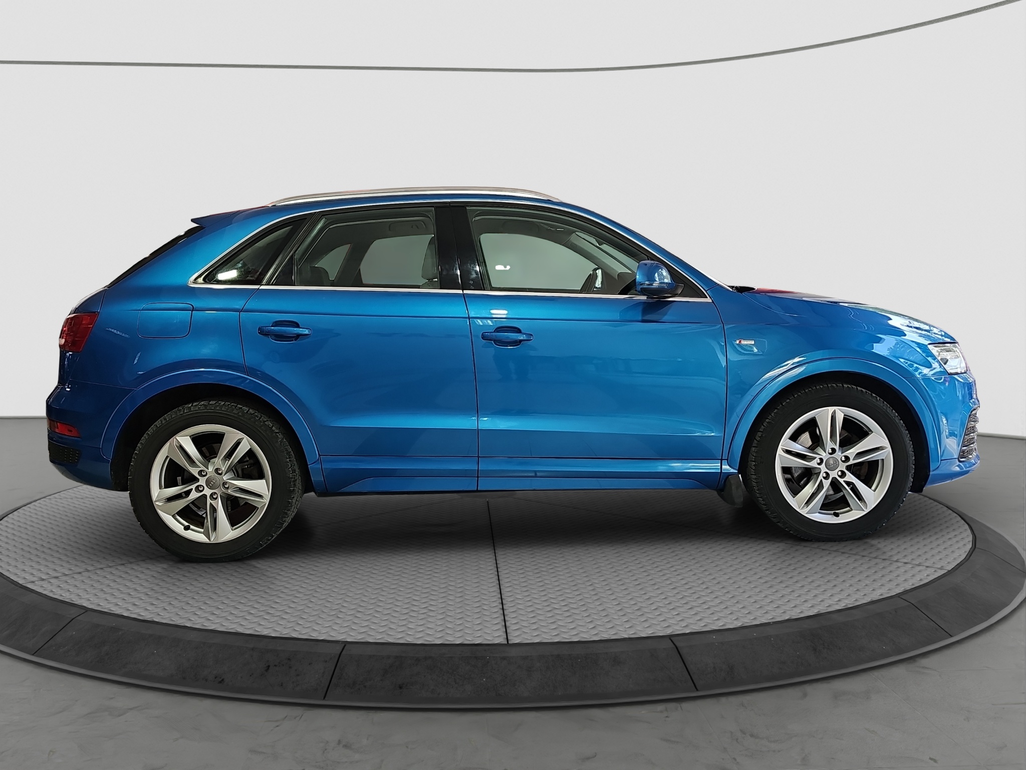 
								Audi Q3 S-line/4×4 full									