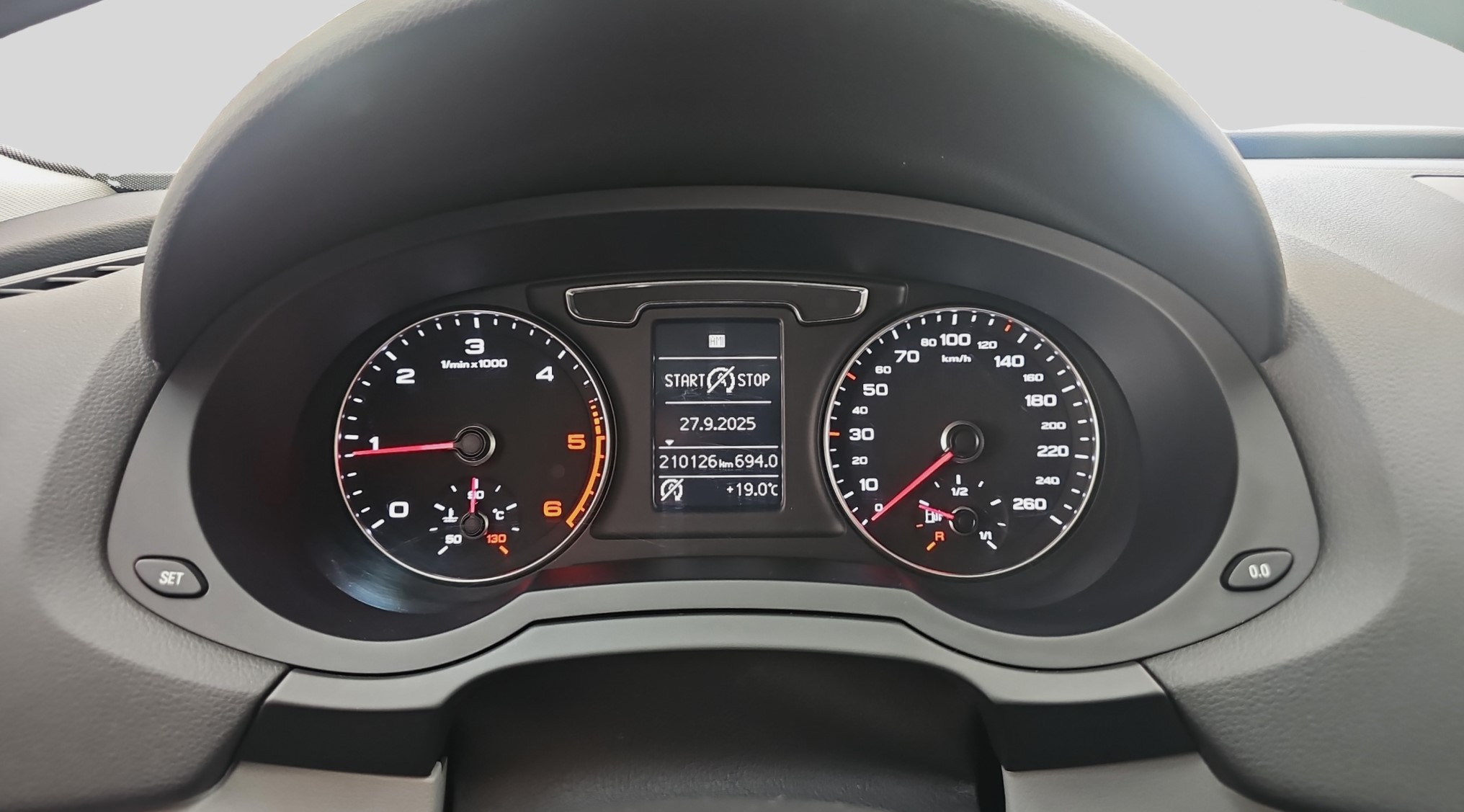
								Audi Q3 S-line/4×4 full									