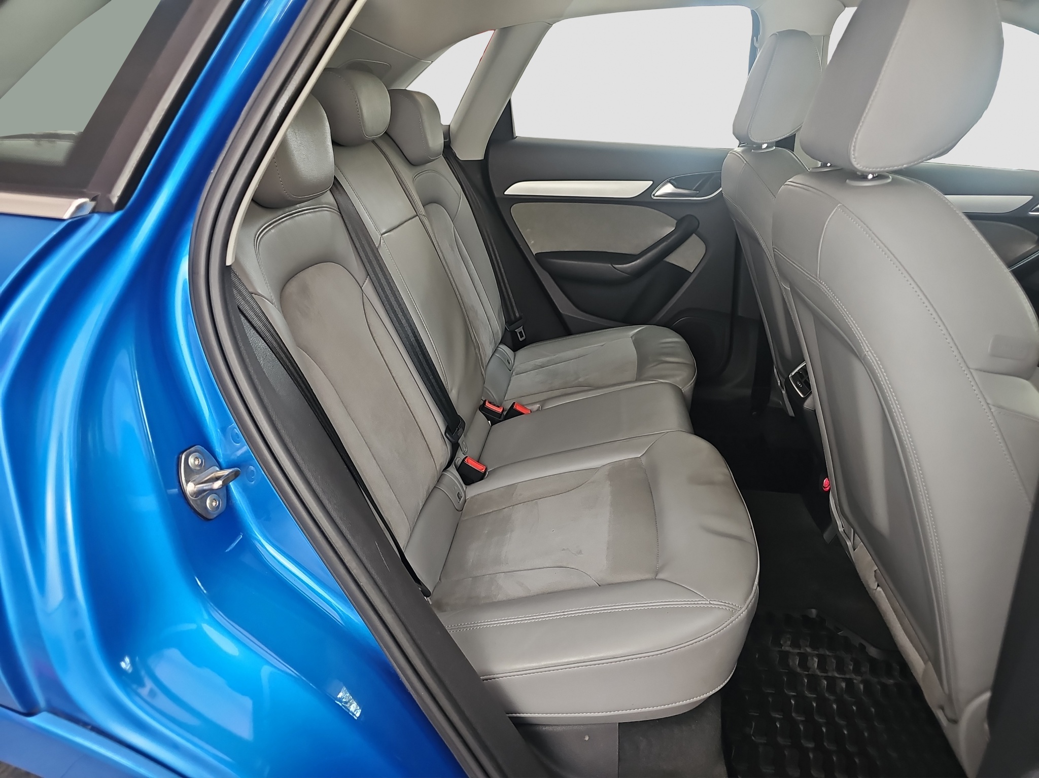 
								Audi Q3 S-line/4×4 full									