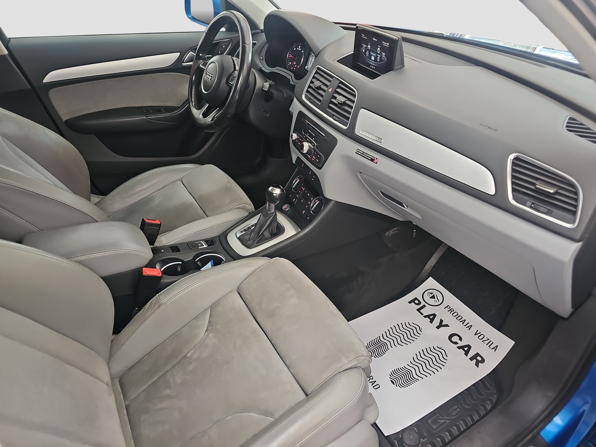 
								Audi Q3 S-line/4×4 full									