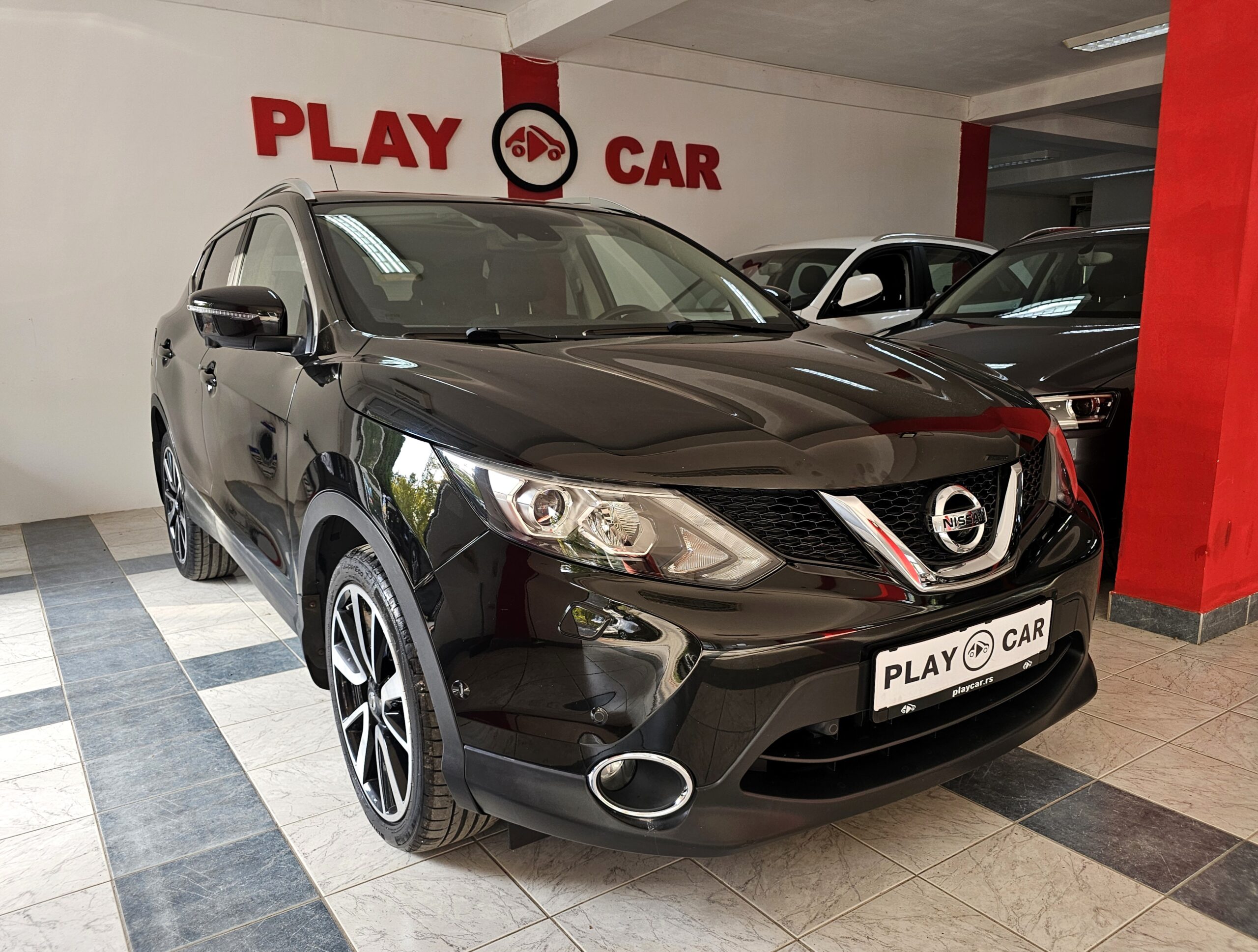 
								Nissan Qashqai TEKNA/1.6b full									