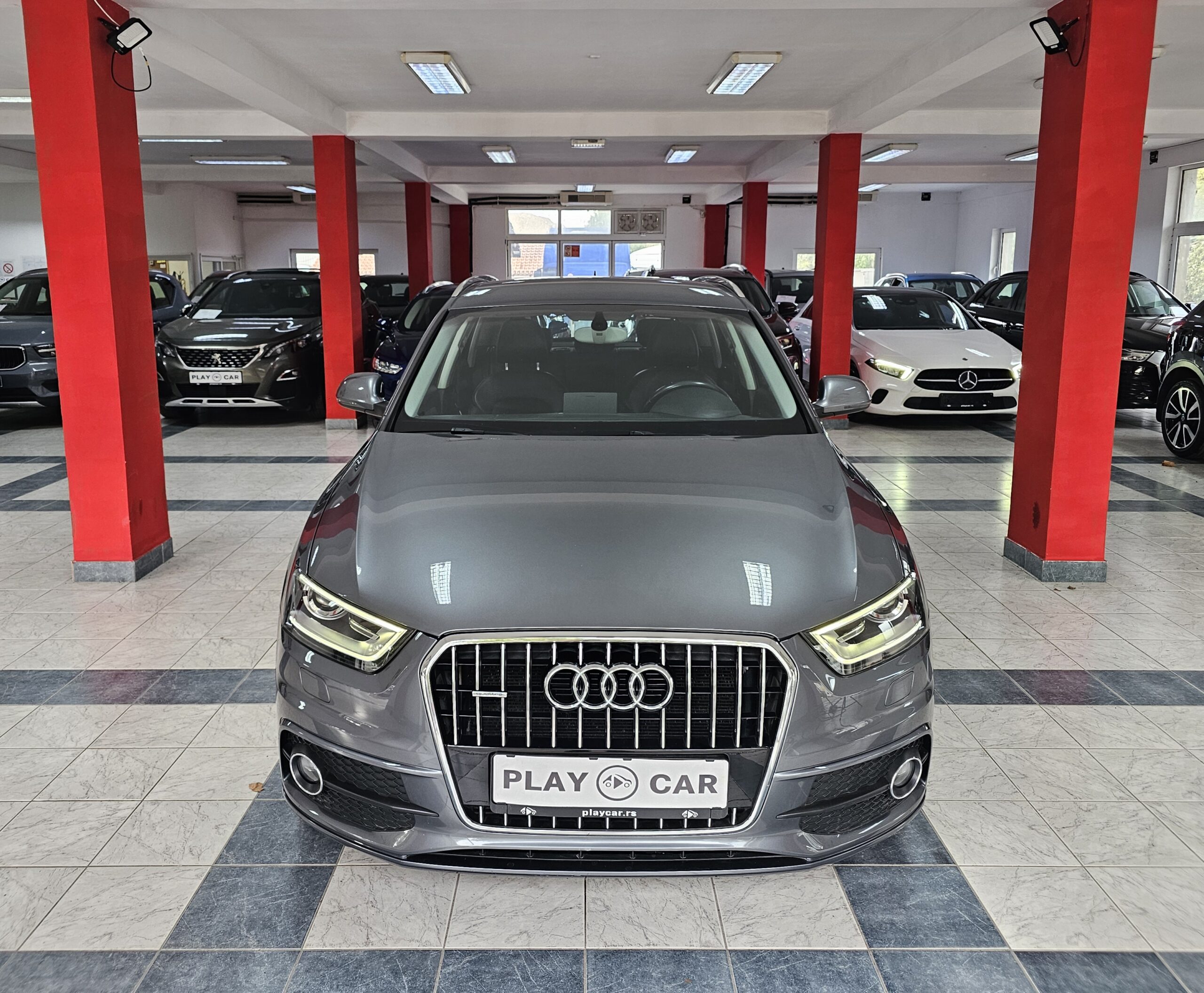 
								Audi Q3 S-LINE/4×4 full									