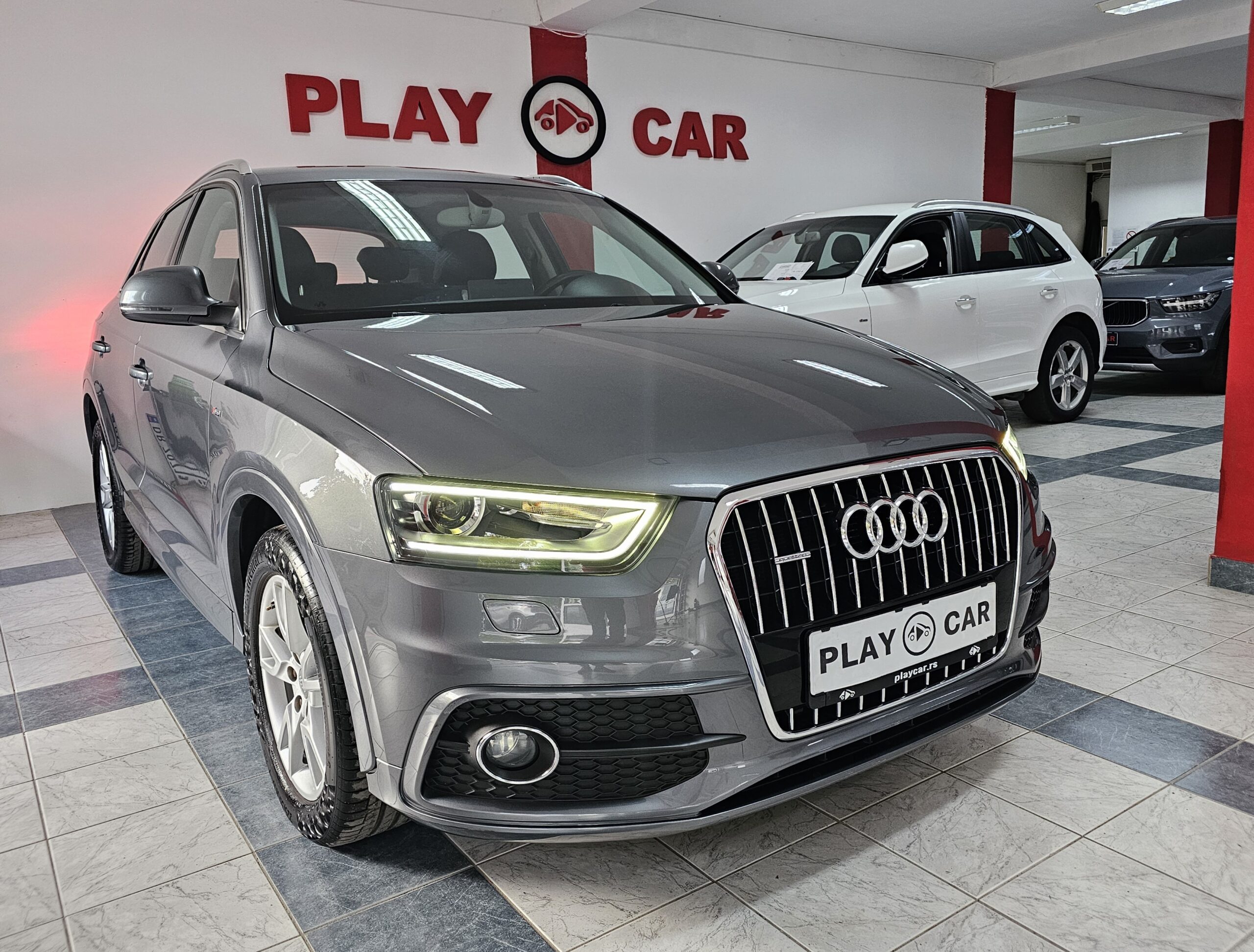 
								Audi Q3 S-LINE/4×4 full									