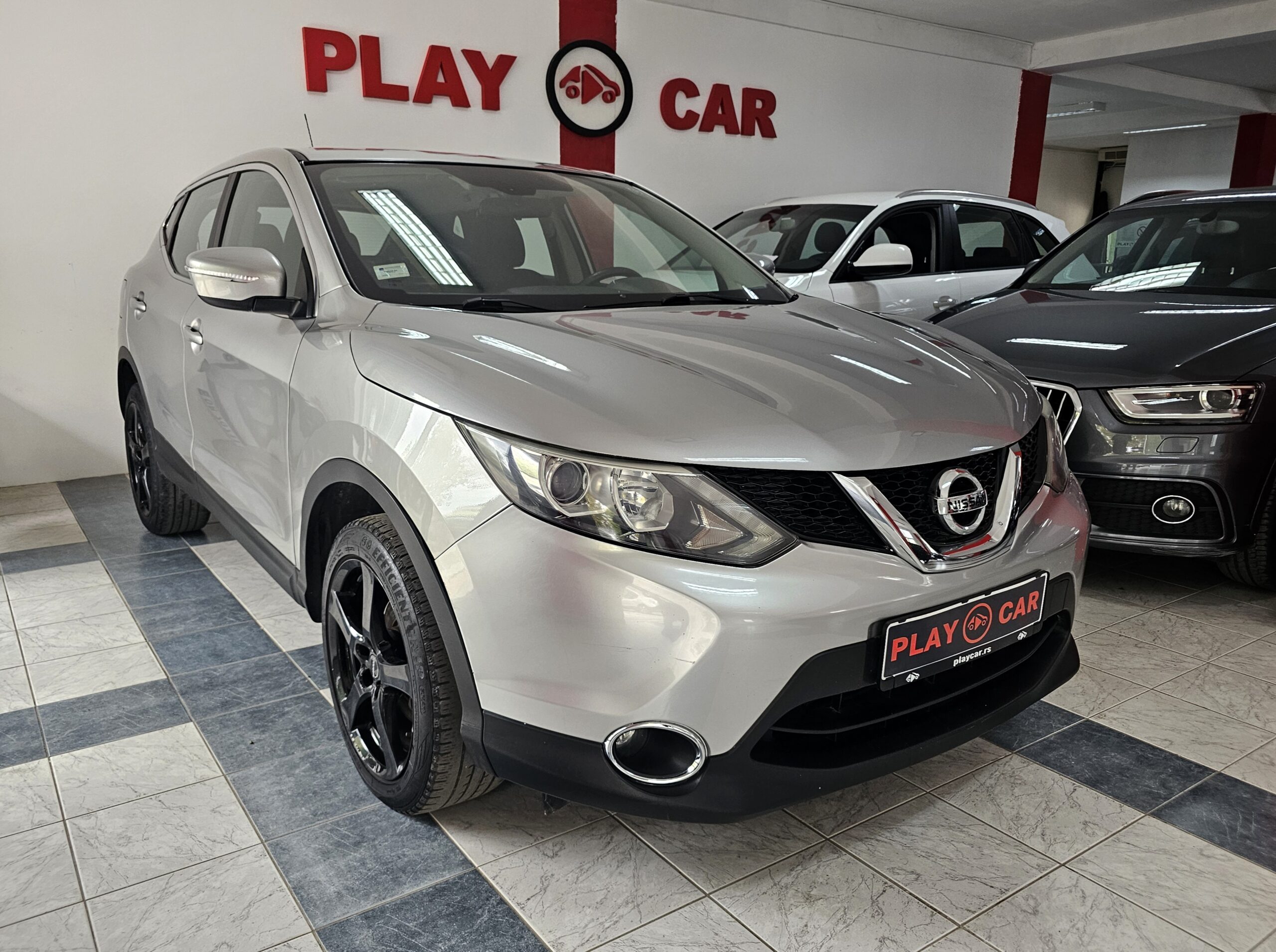 
								Nissan Qashqai full									