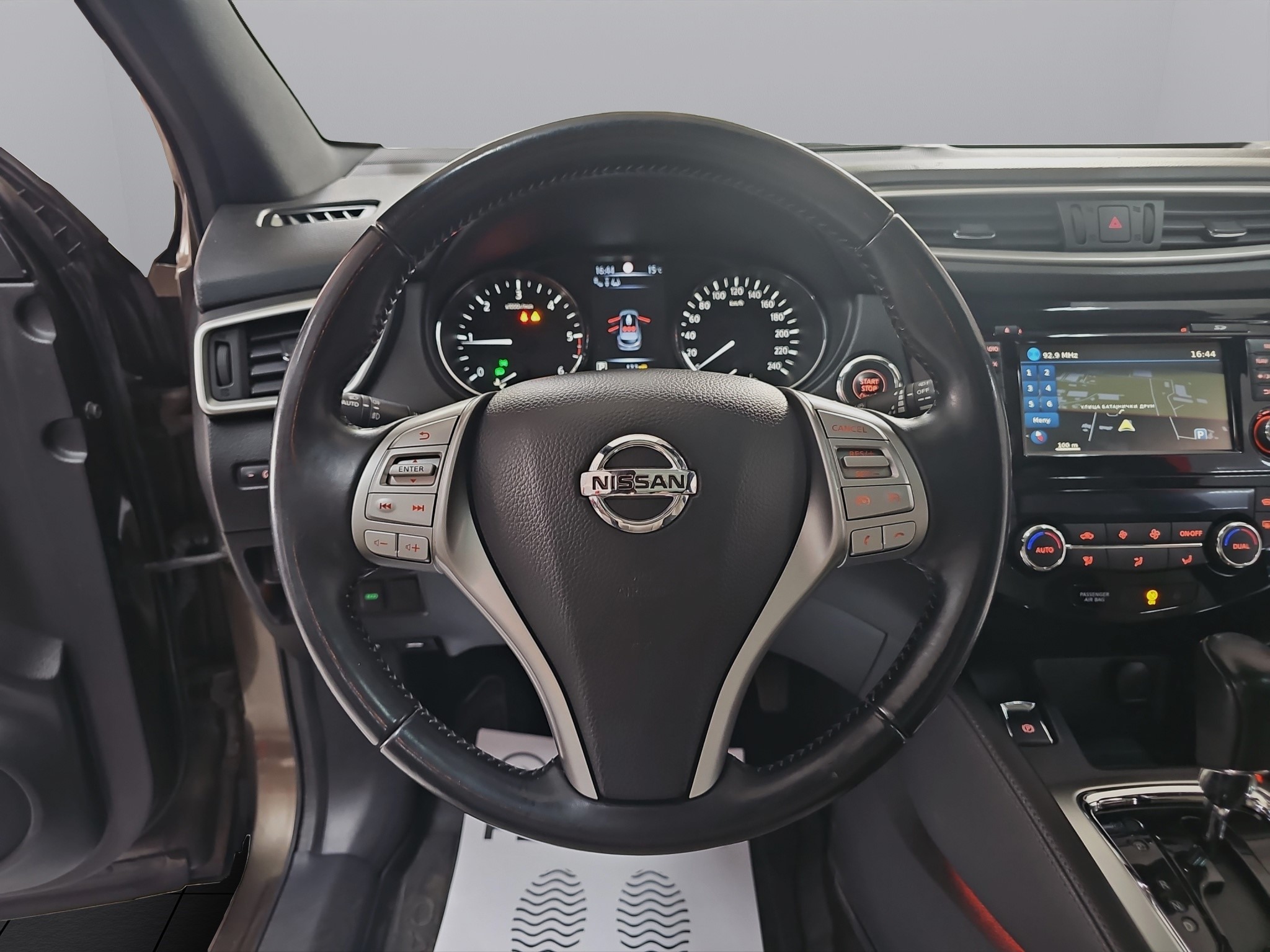 
								Nissan Qashqai TEKNA/PAN0/AUT0 full									