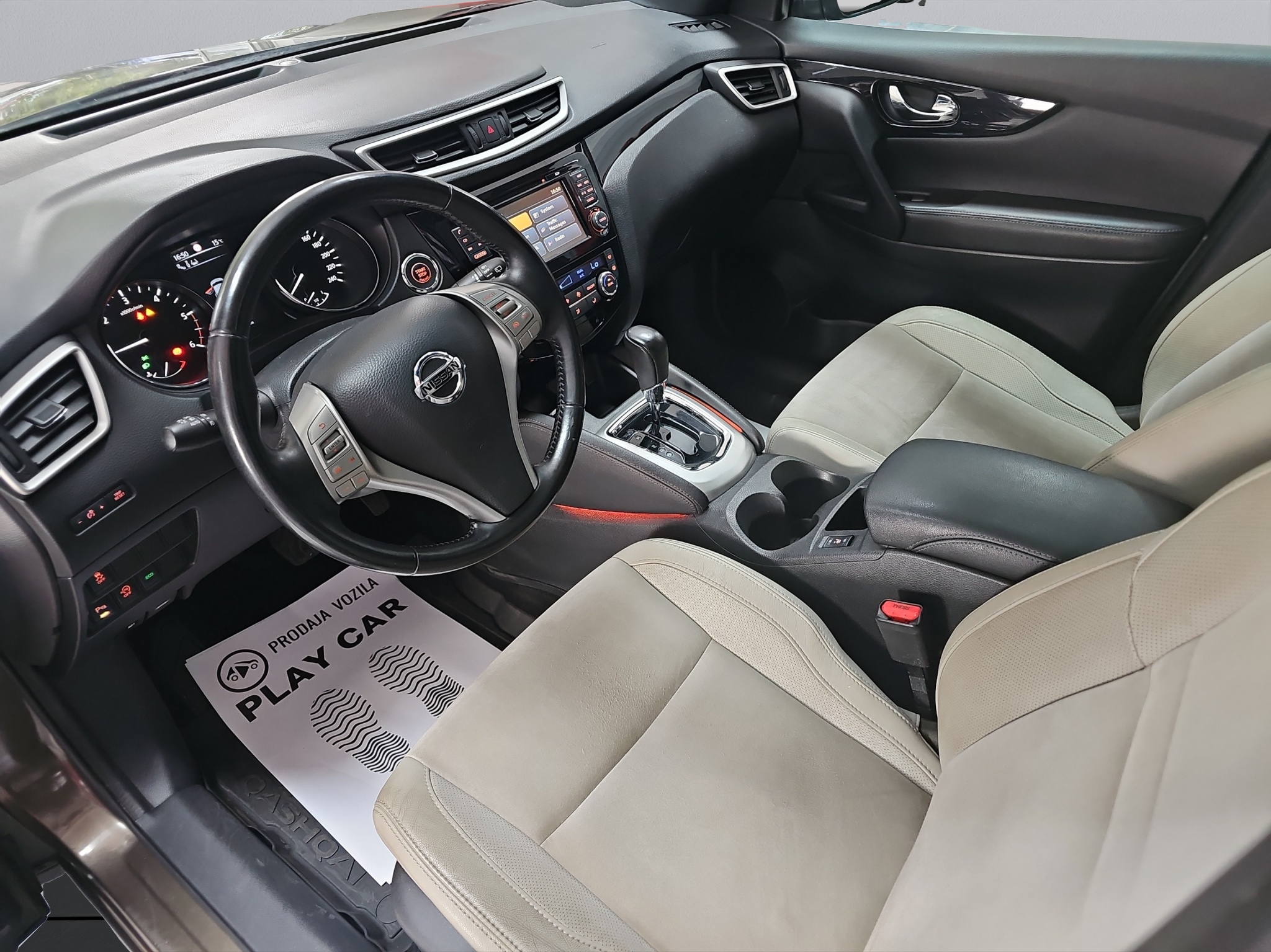 
								Nissan Qashqai TEKNA/PAN0/AUT0 full									