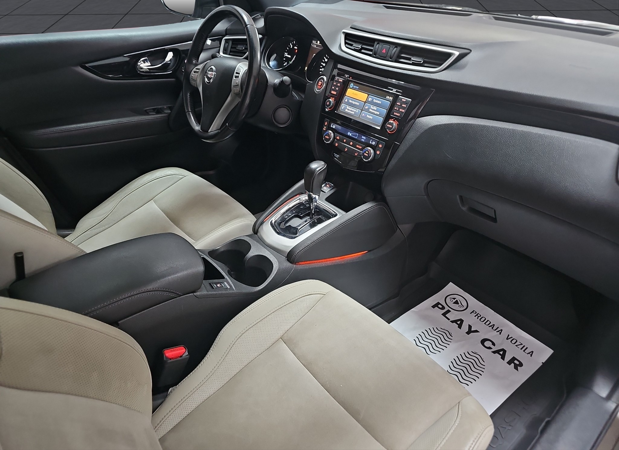 
								Nissan Qashqai TEKNA/PAN0/AUT0 full									