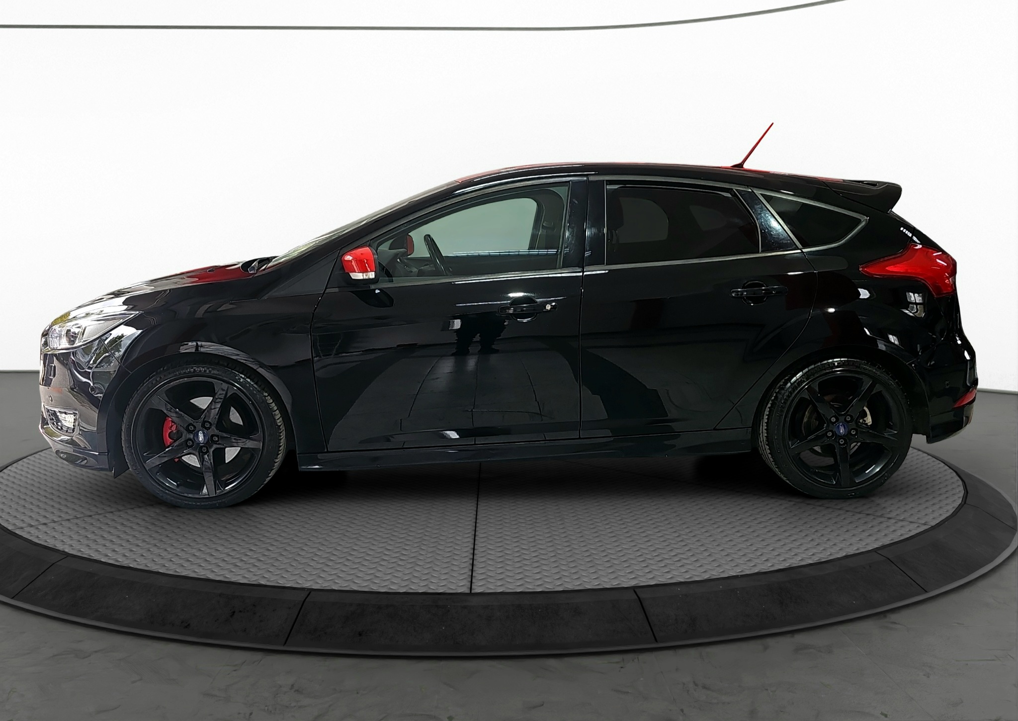 
								Ford Focus RED-BLACK.EDITION full									