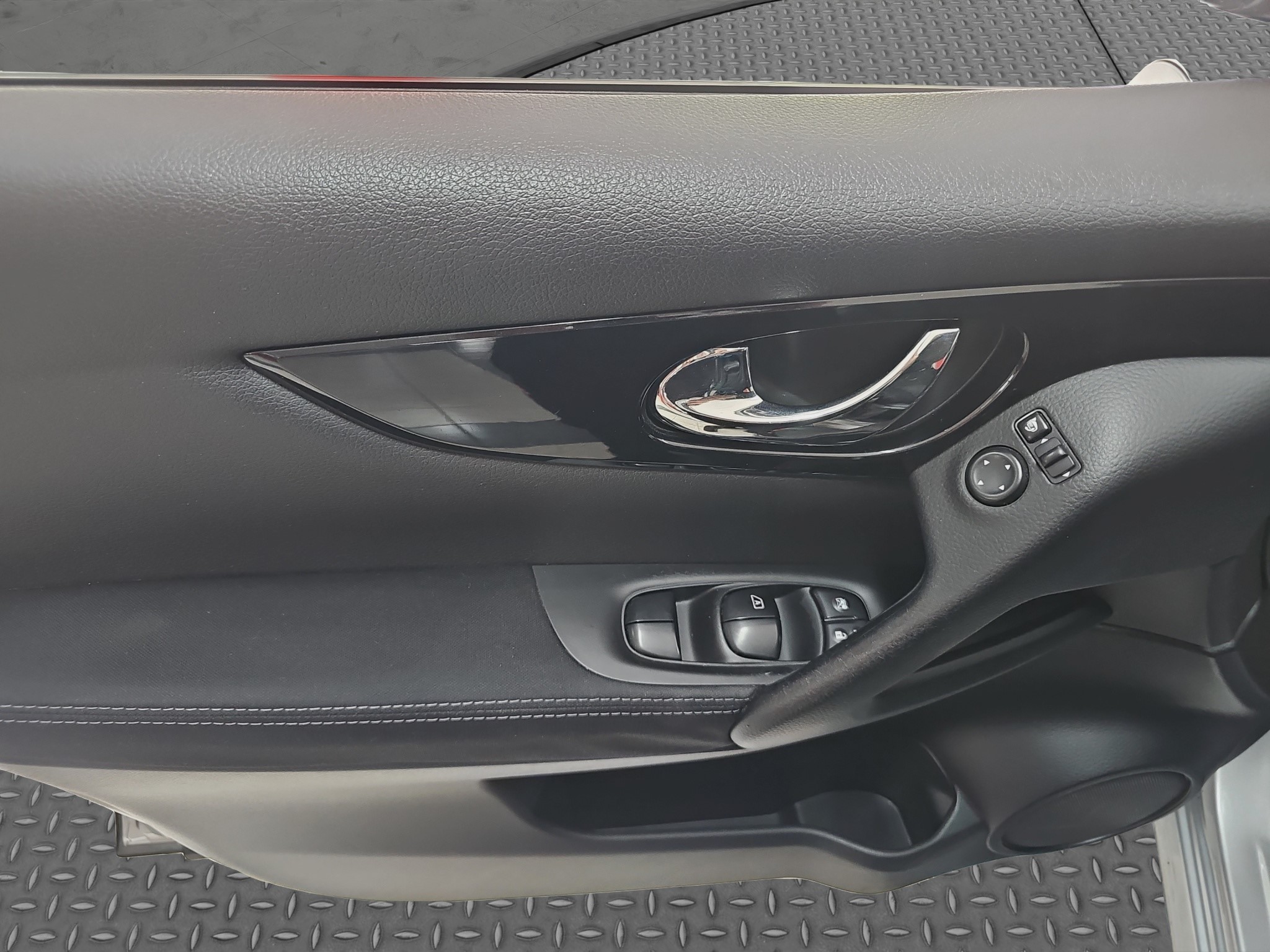 
								Nissan Qashqai full									