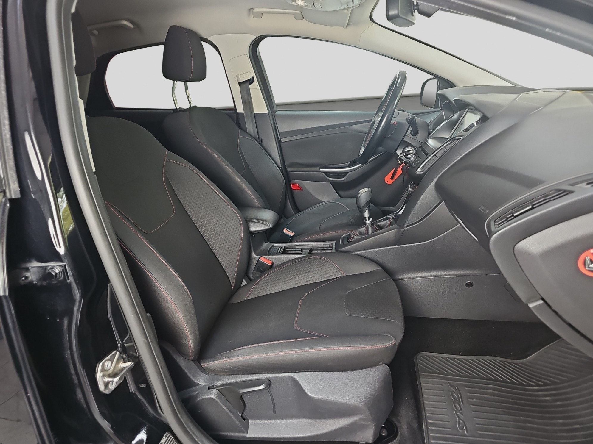 
								Ford Focus RED-BLACK.EDITION full									