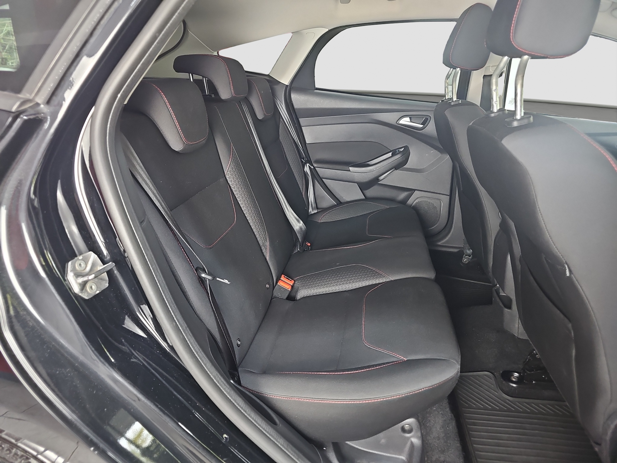 
								Ford Focus RED-BLACK.EDITION full									