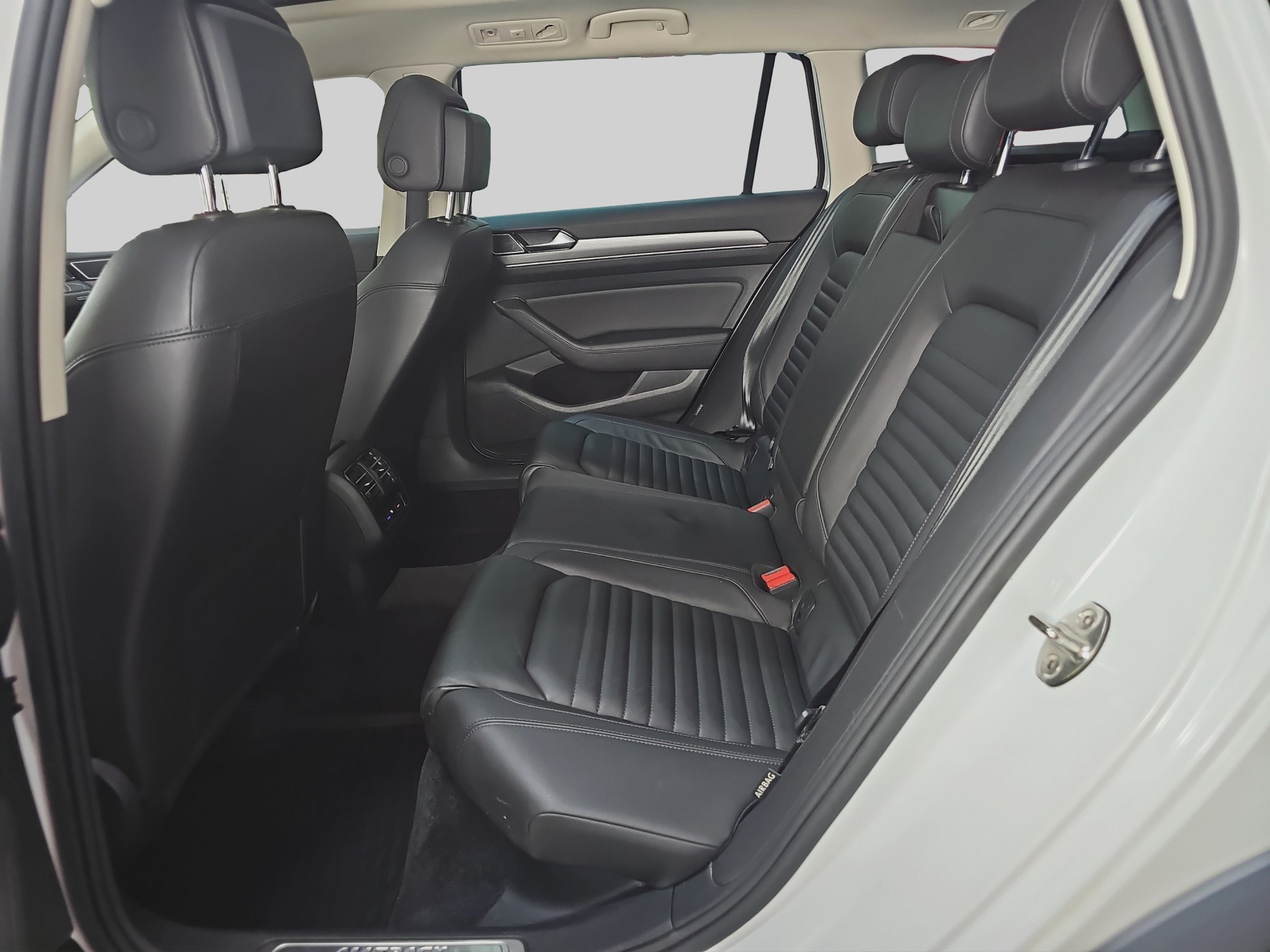 
								Volkswagen Passat B8 Alltrack T0P/4MotionDSG full									