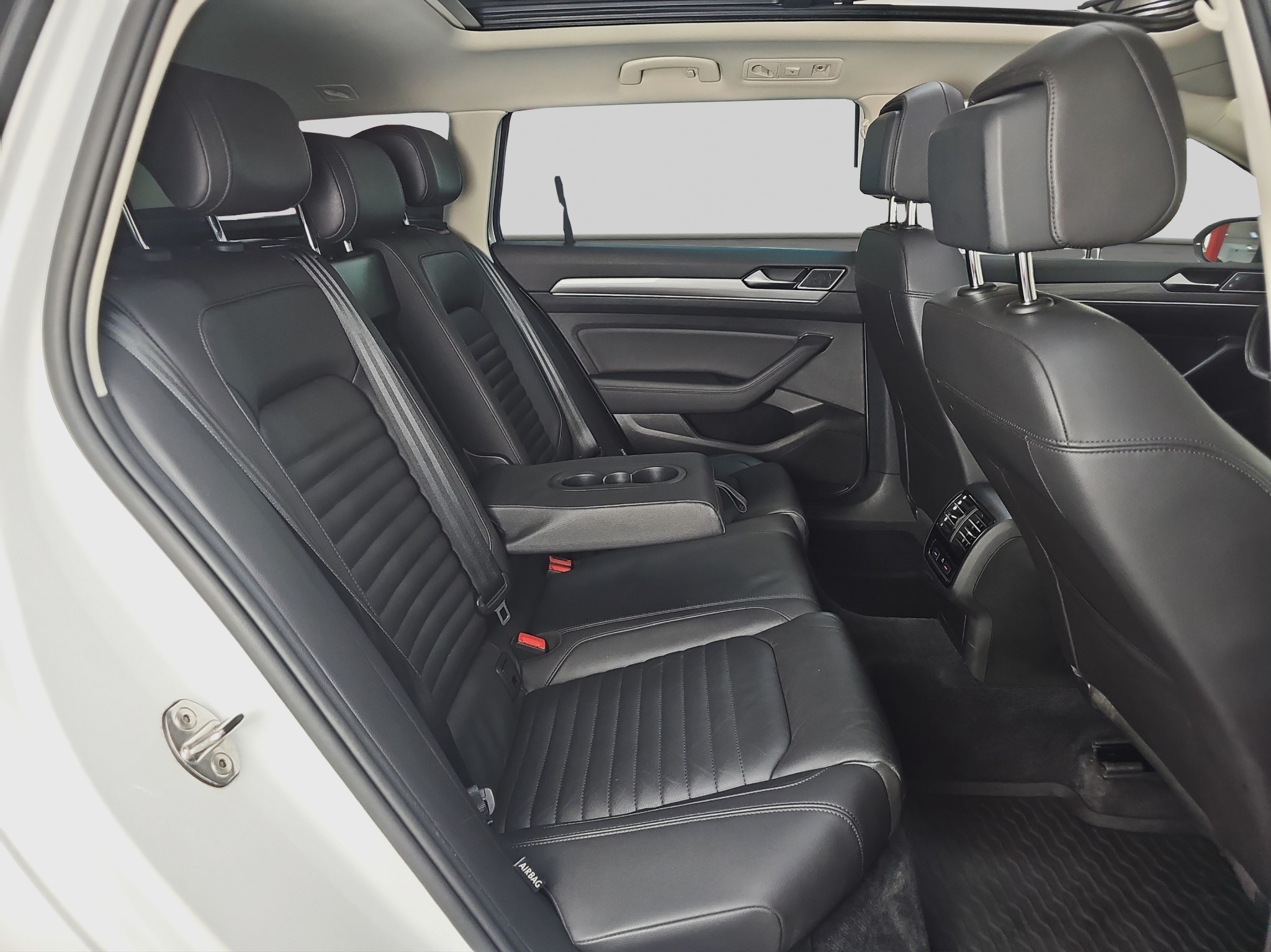 
								Volkswagen Passat B8 Alltrack T0P/4MotionDSG full									