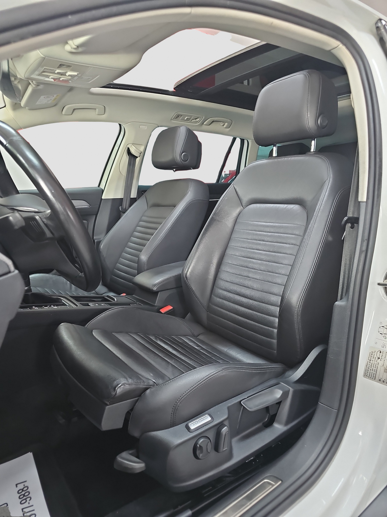 
								Volkswagen Passat B8 Alltrack T0P/4MotionDSG full									