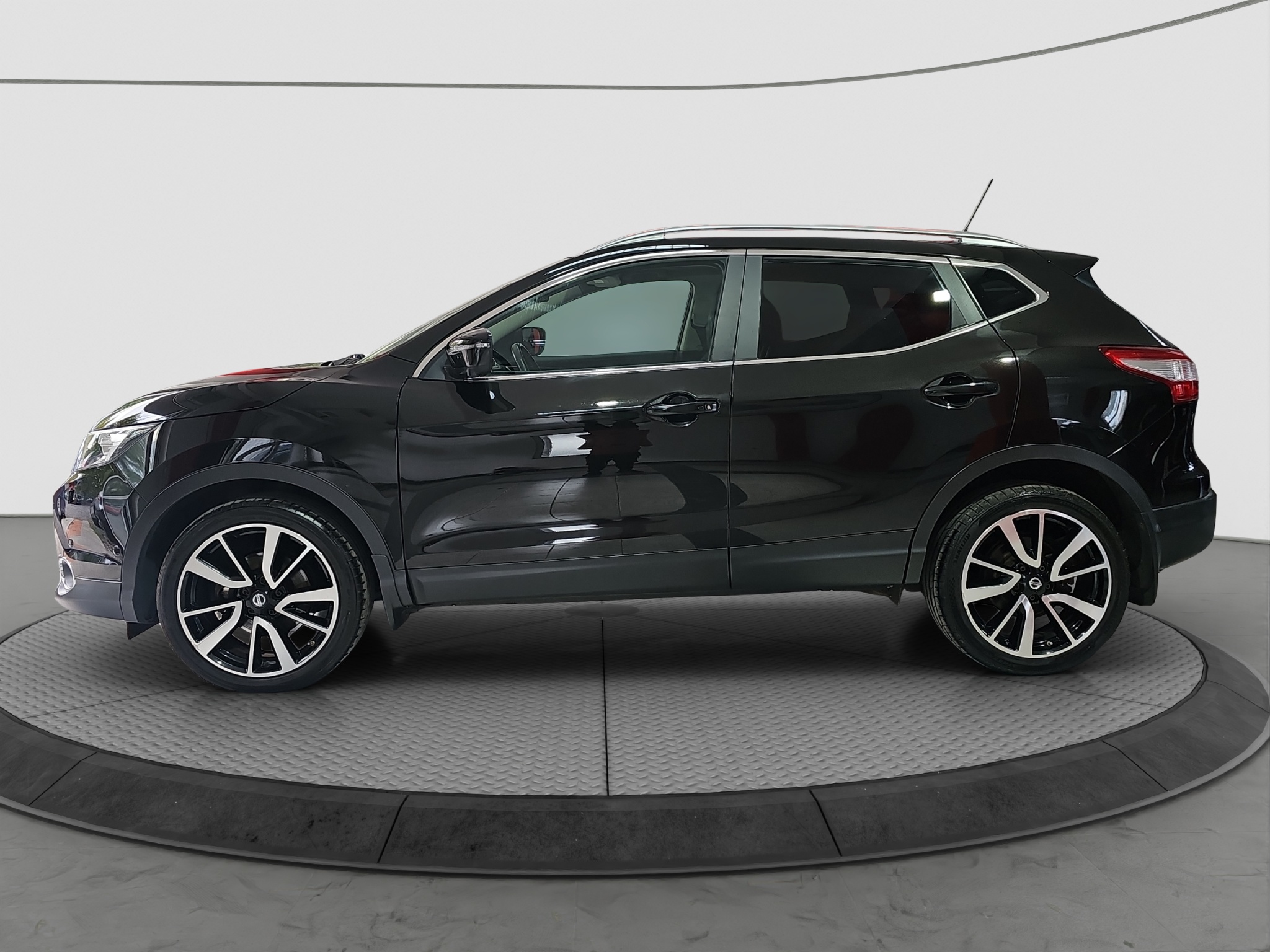 
								Nissan Qashqai TEKNA/1.6b full									