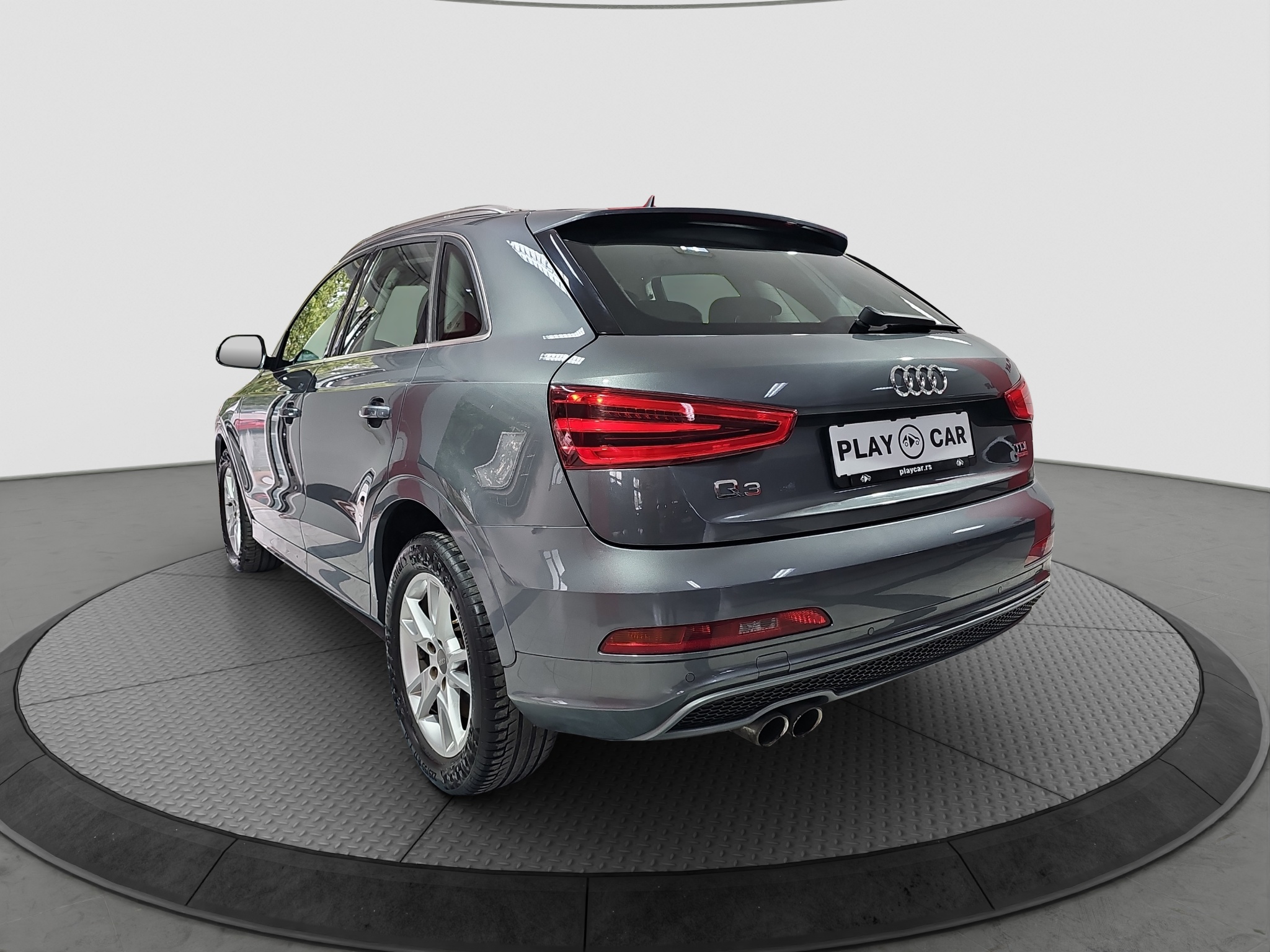 
								Audi Q3 S-LINE/4×4 full									