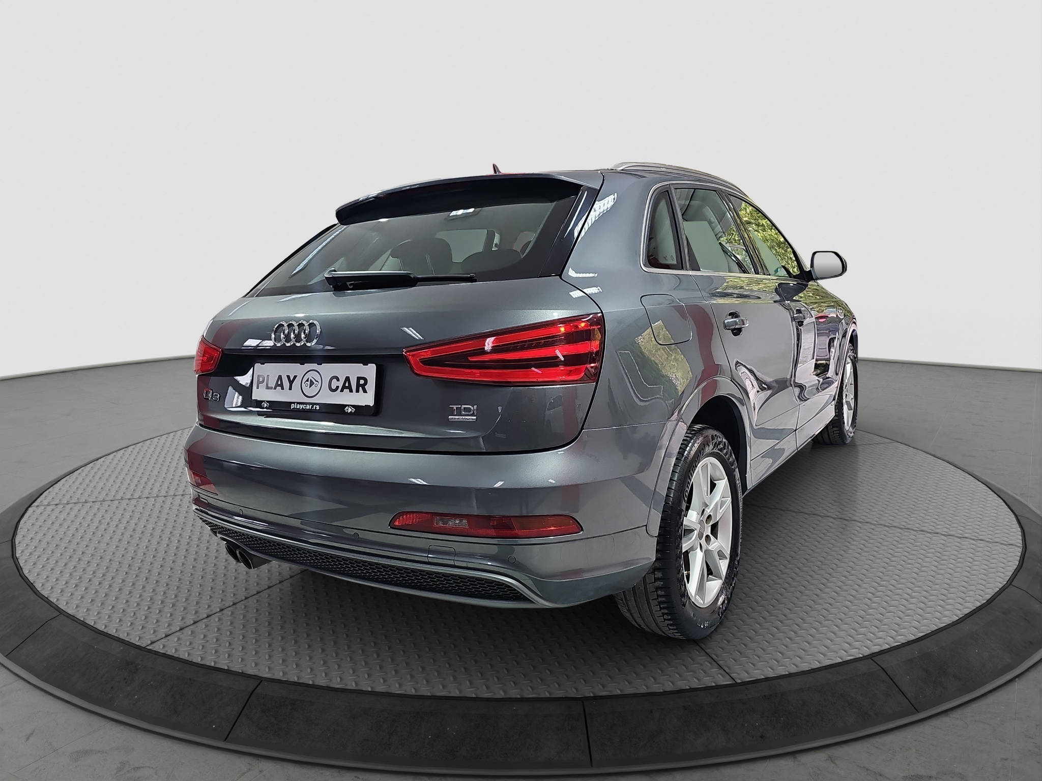 
								Audi Q3 S-LINE/4×4 full									