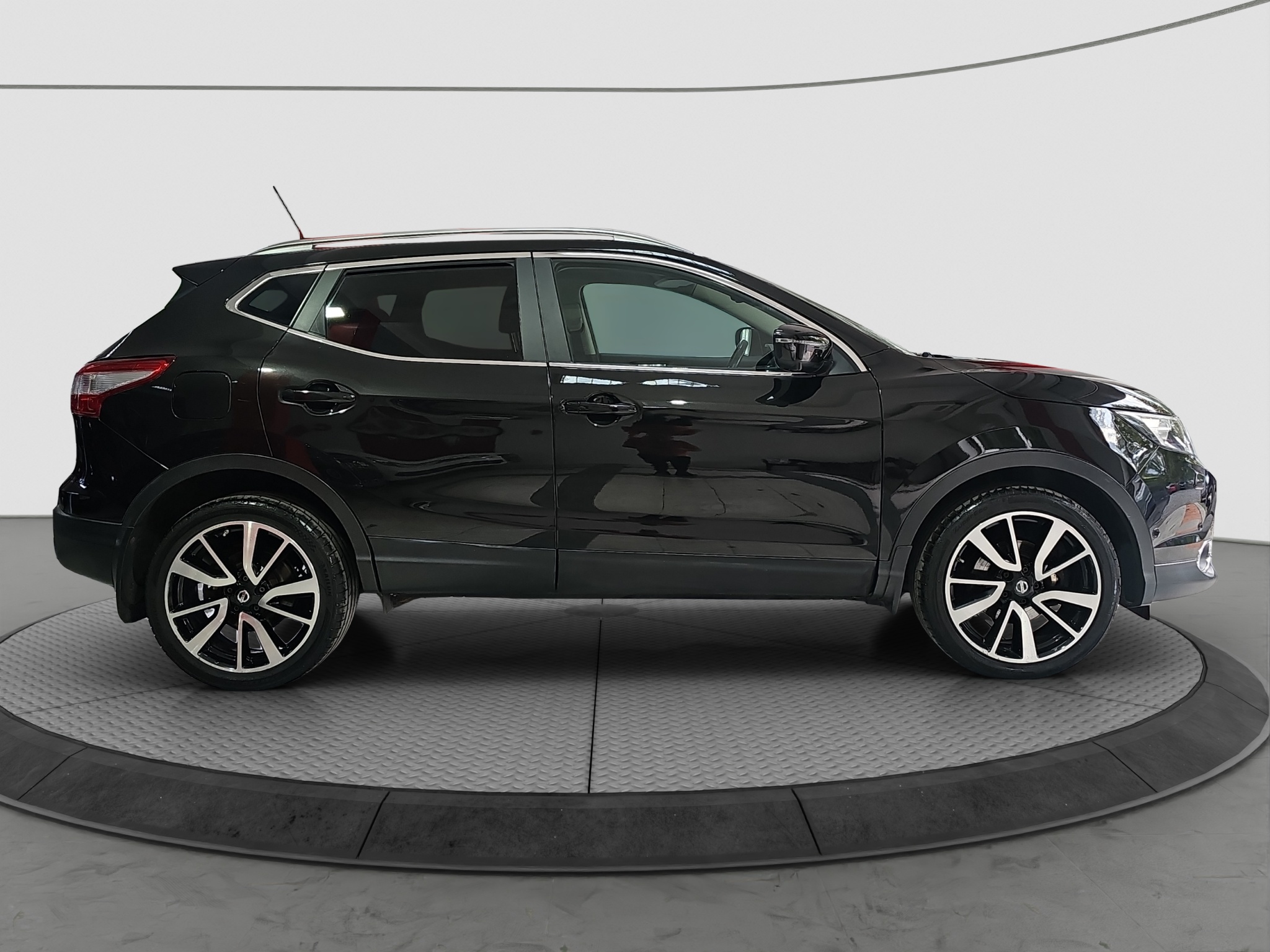 
								Nissan Qashqai TEKNA/1.6b full									