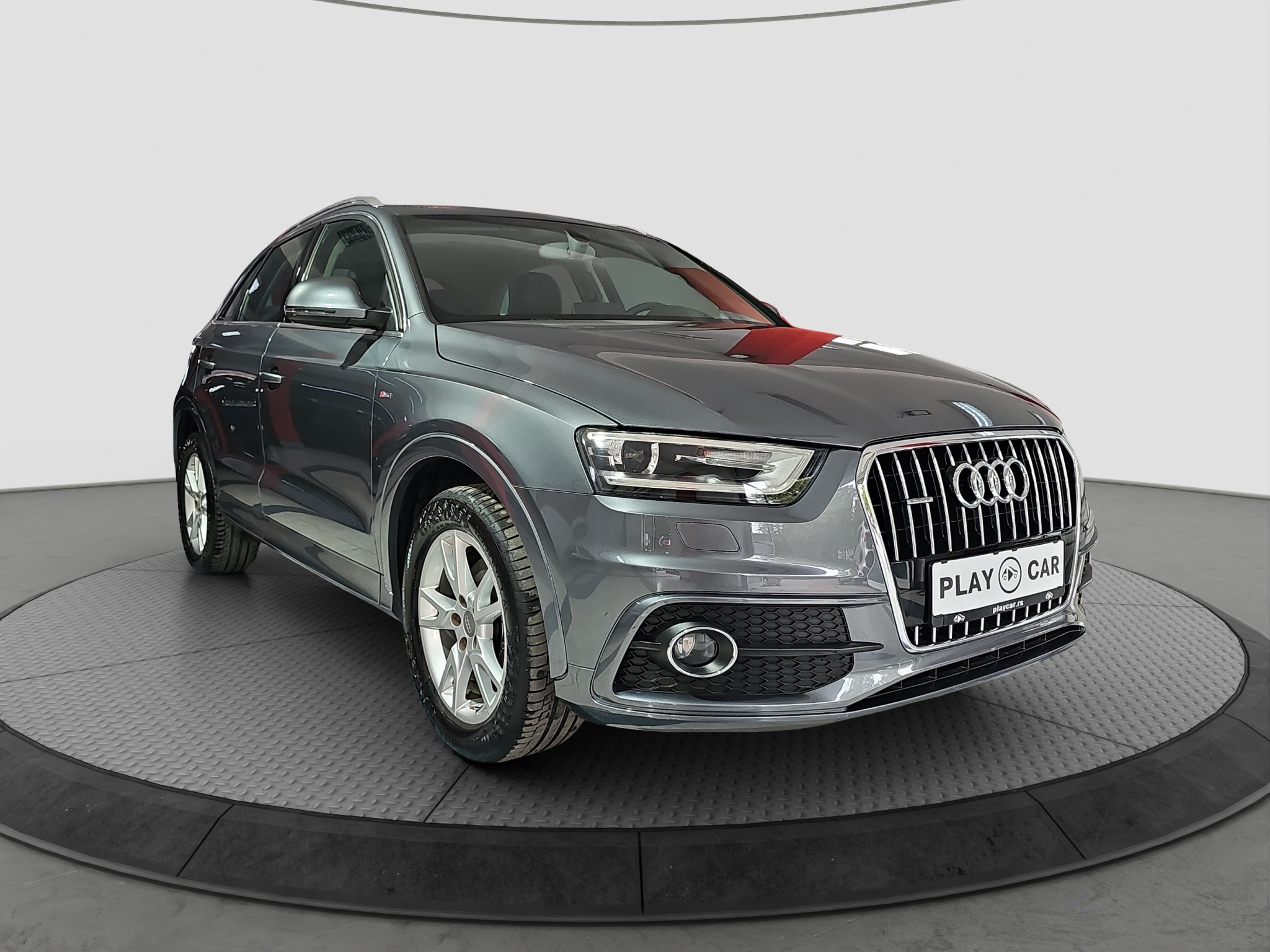 
								Audi Q3 S-LINE/4×4 full									