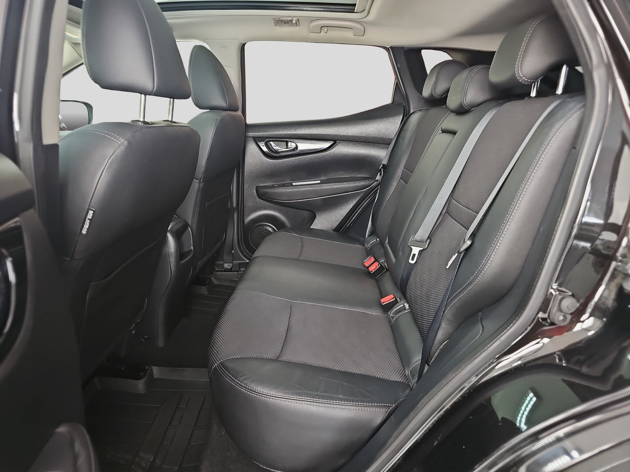 
								Nissan Qashqai TEKNA/1.6b full									