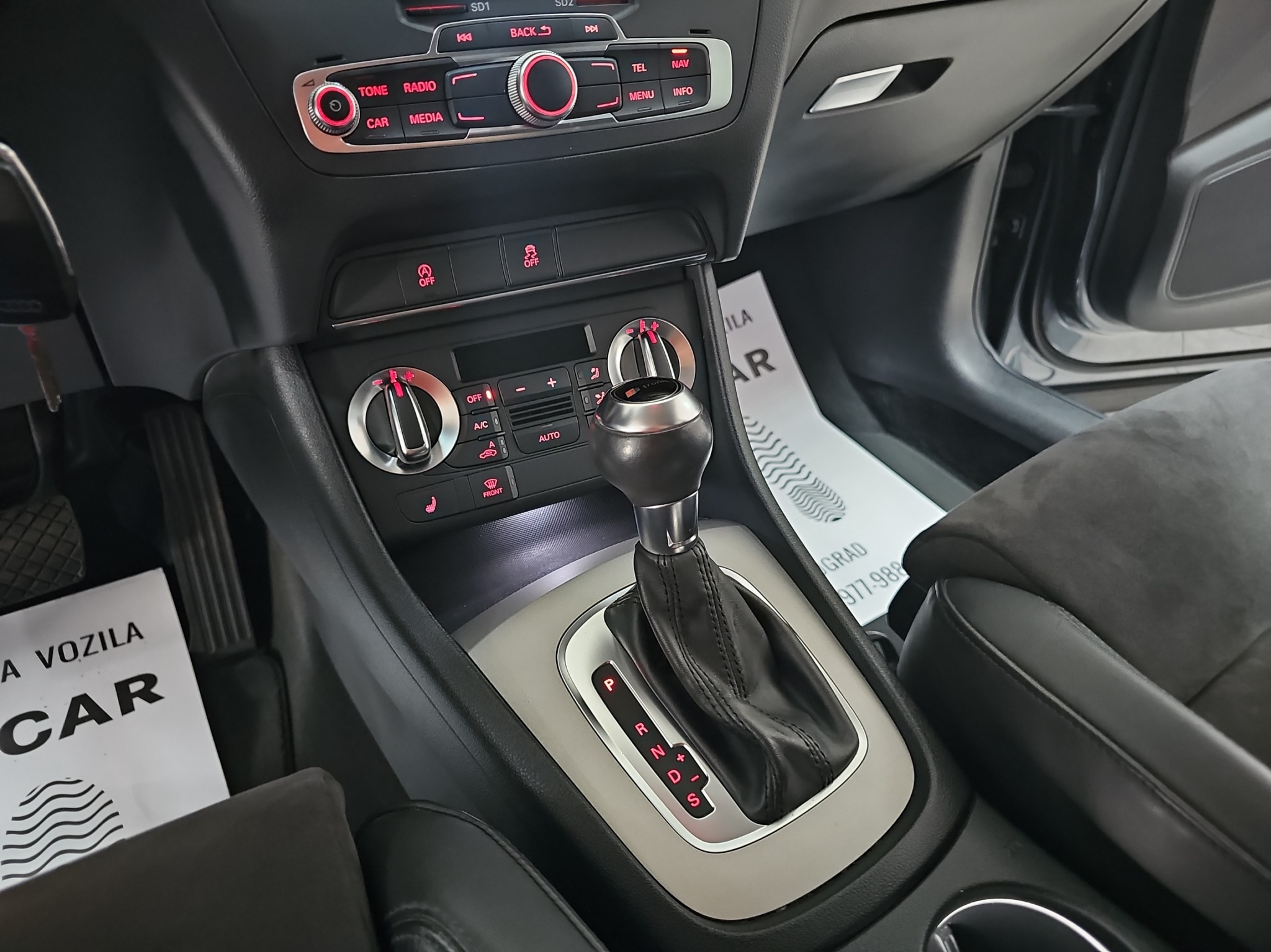 
								Audi Q3 S-LINE/4×4 full									