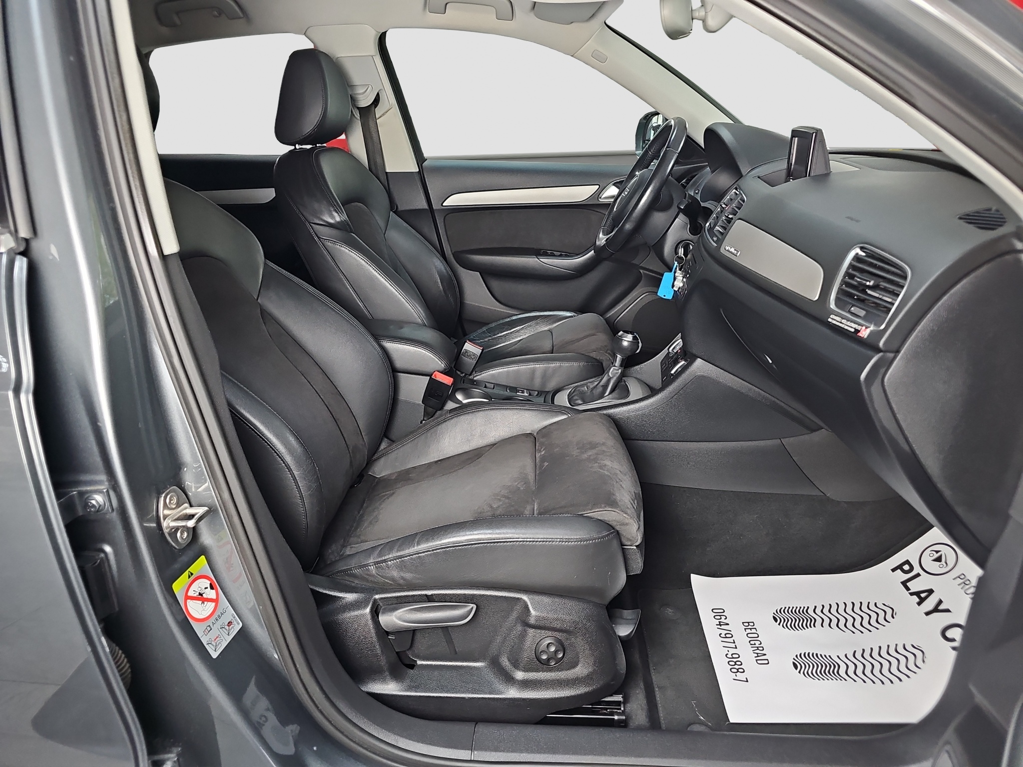 
								Audi Q3 S-LINE/4×4 full									