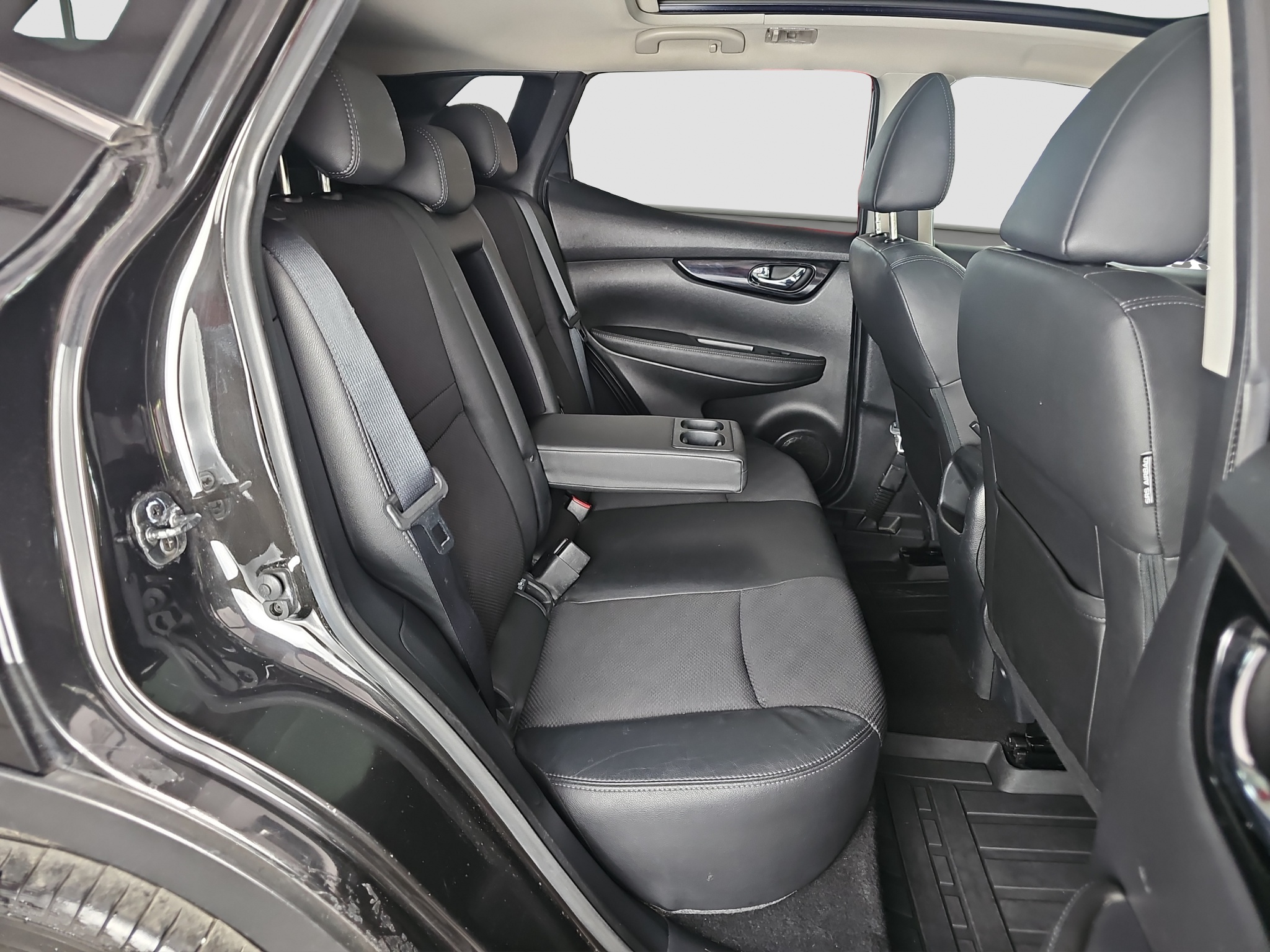 
								Nissan Qashqai TEKNA/1.6b full									