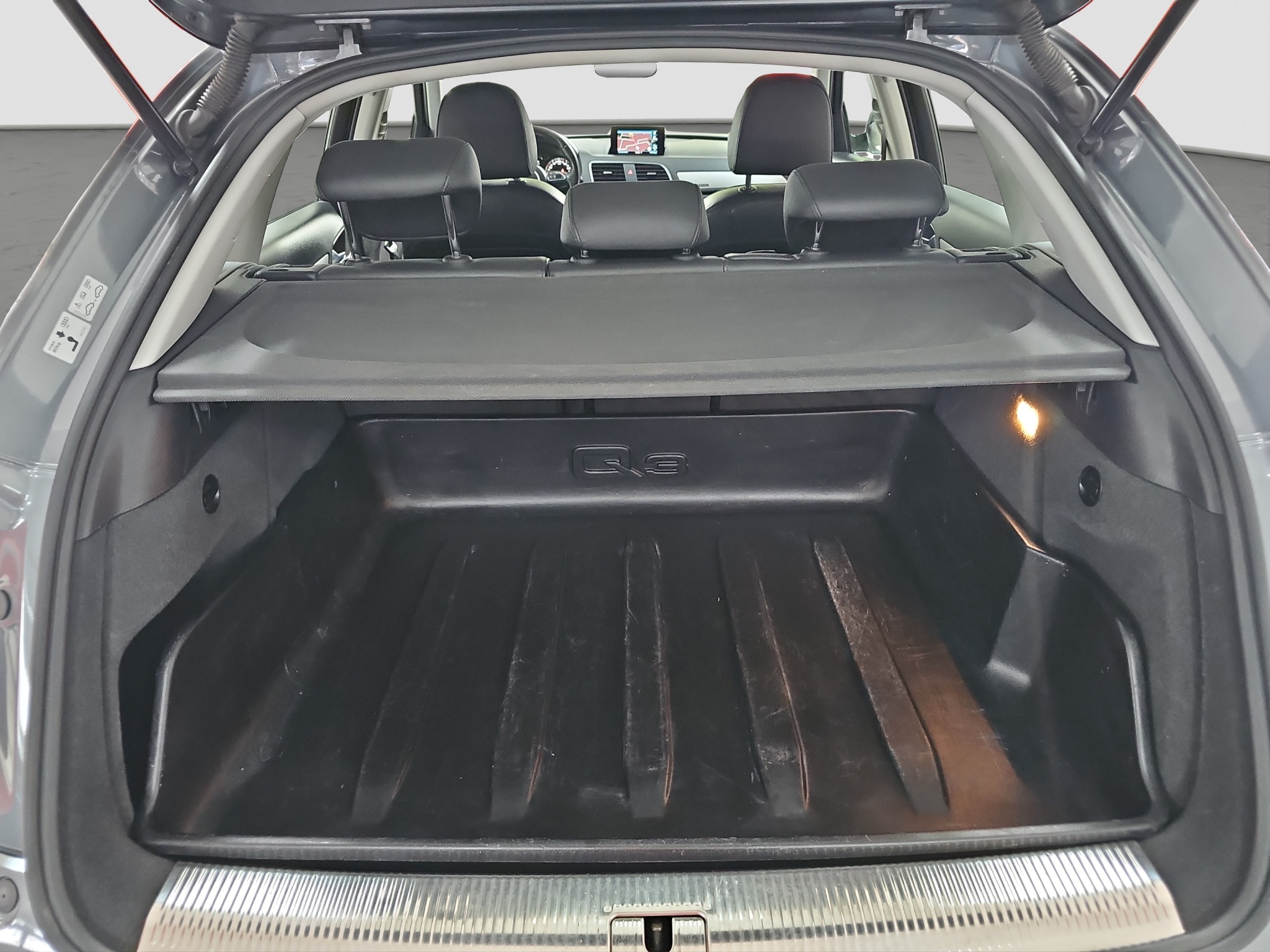 
								Audi Q3 S-LINE/4×4 full									