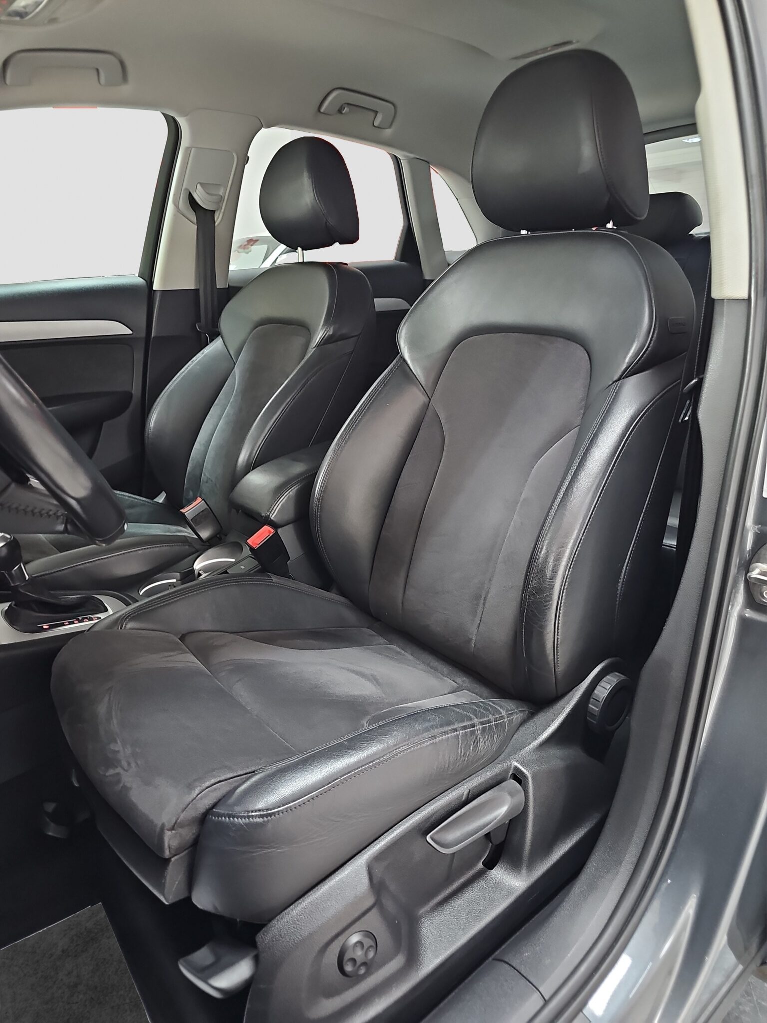 
								Audi Q3 S-LINE/4×4 full									