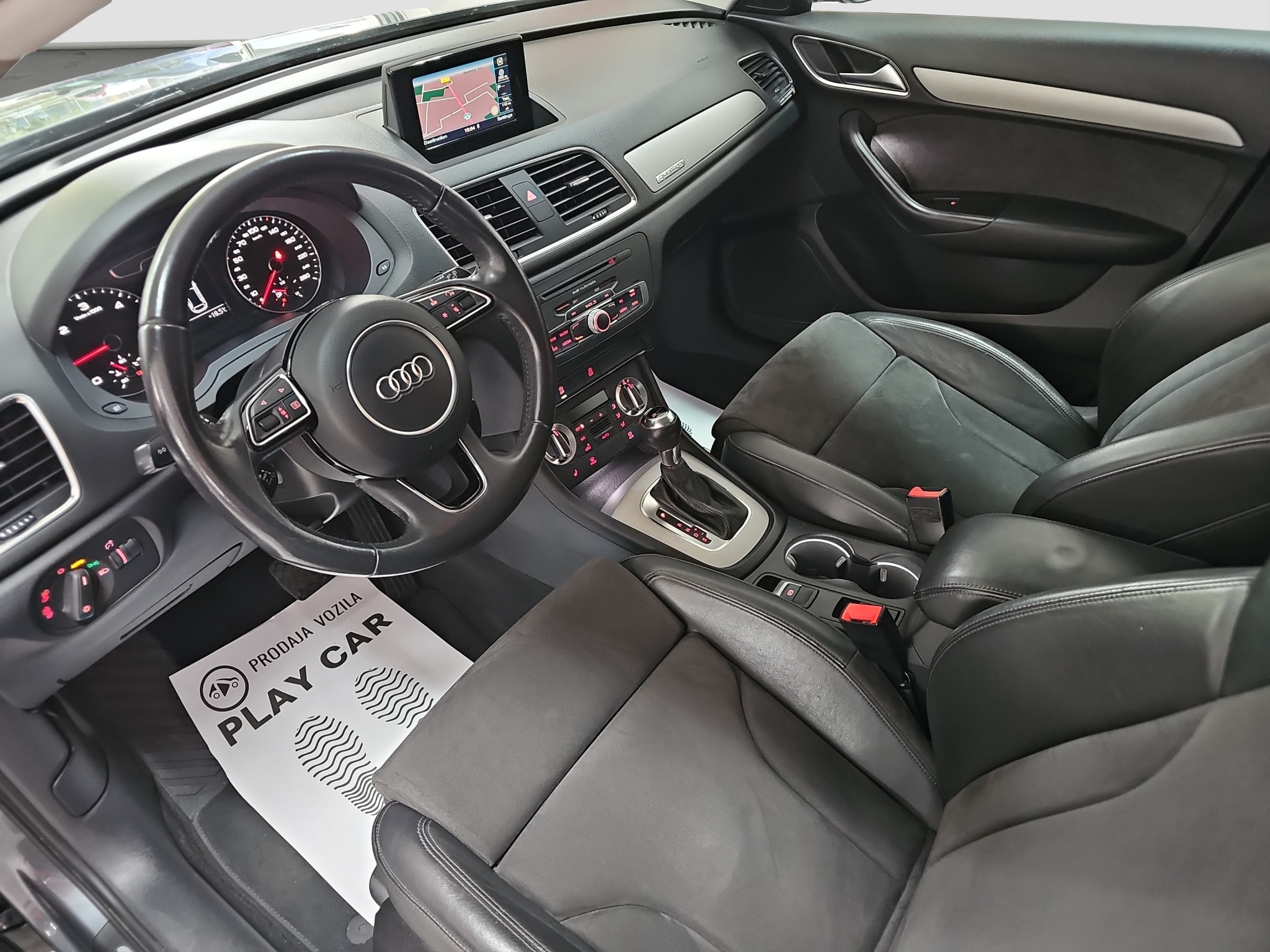 
								Audi Q3 S-LINE/4×4 full									