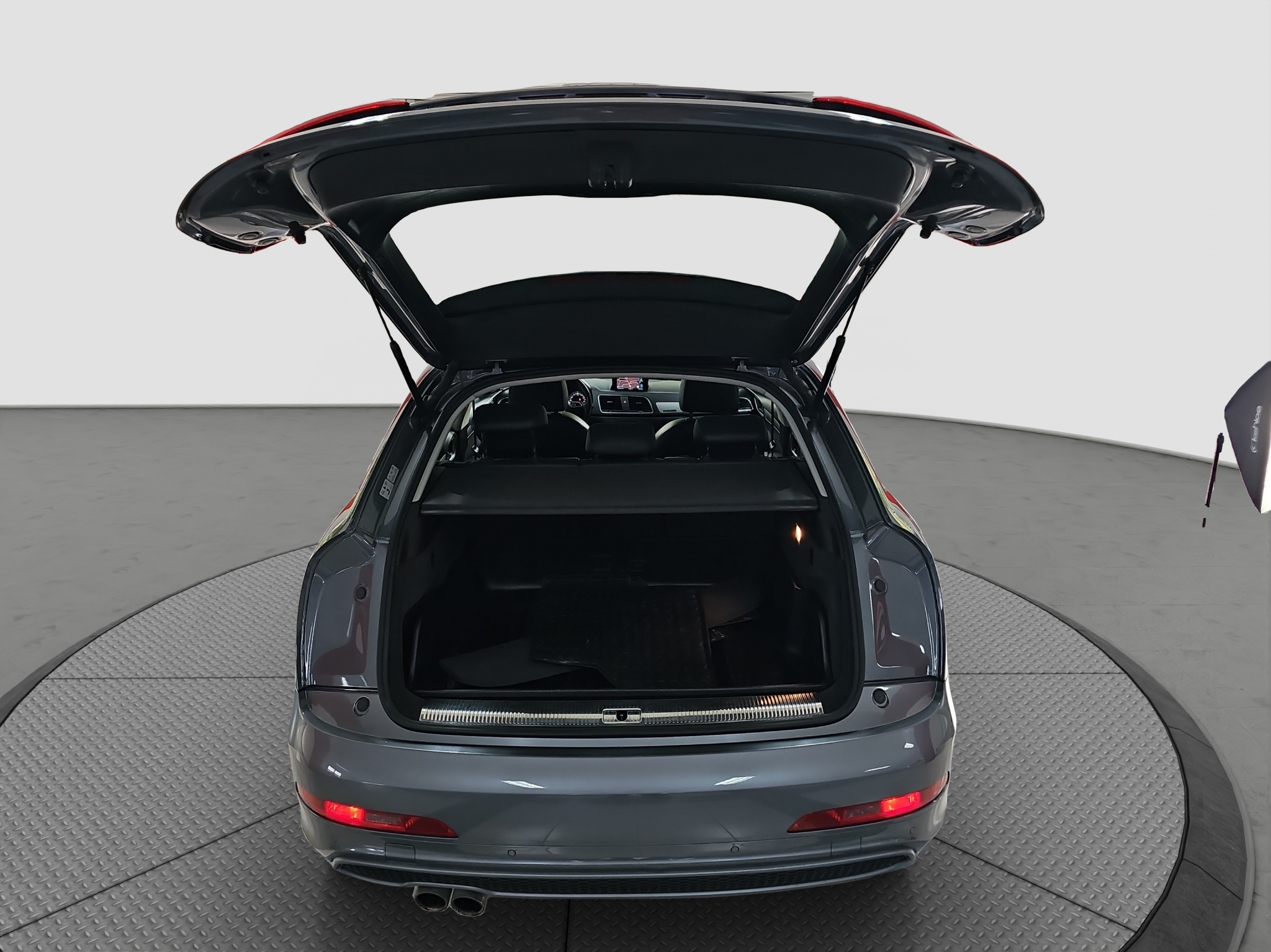 
								Audi Q3 S-LINE/4×4 full									