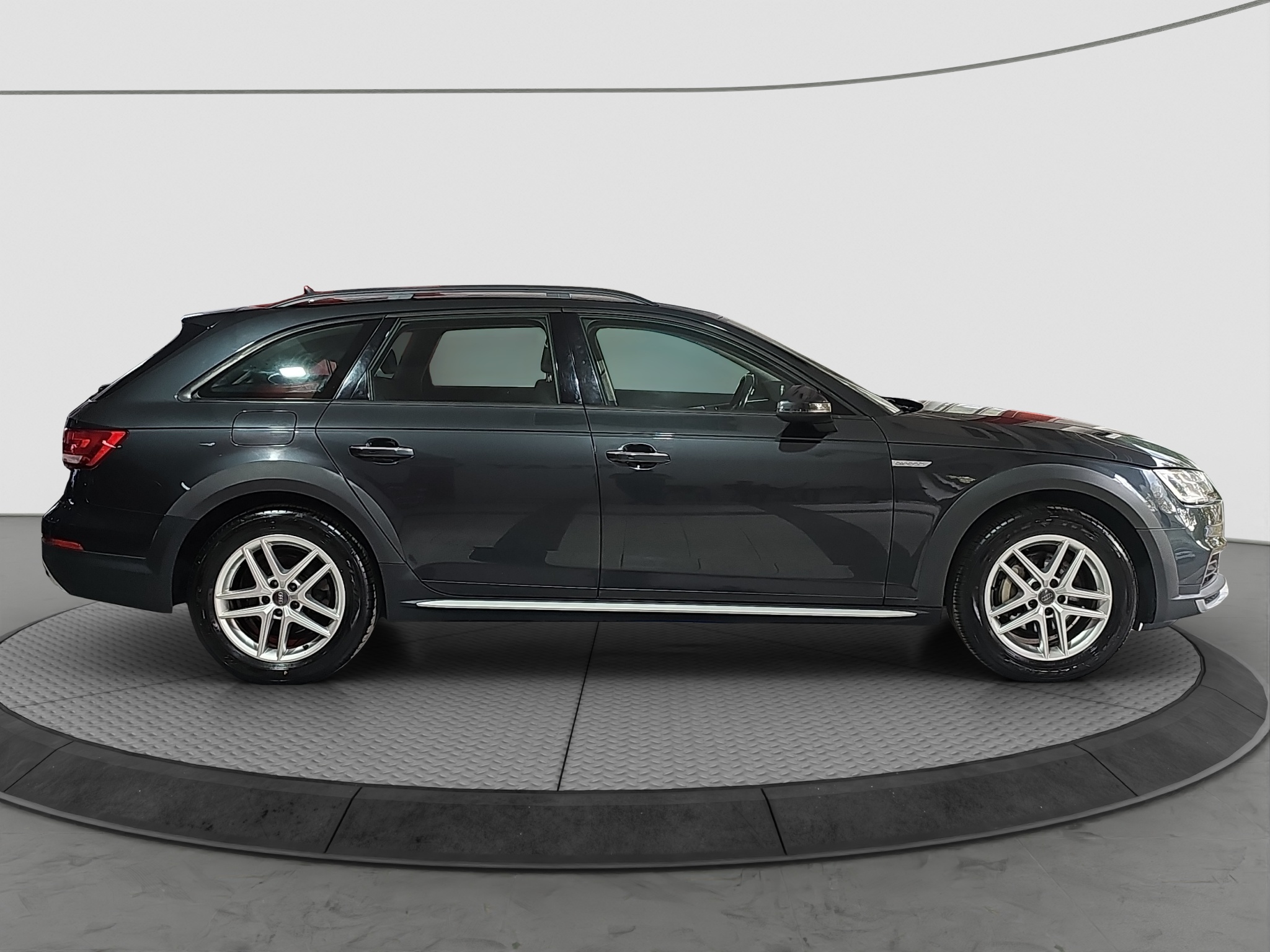 
								Audi A4 Allroad VIRT/T0P full									