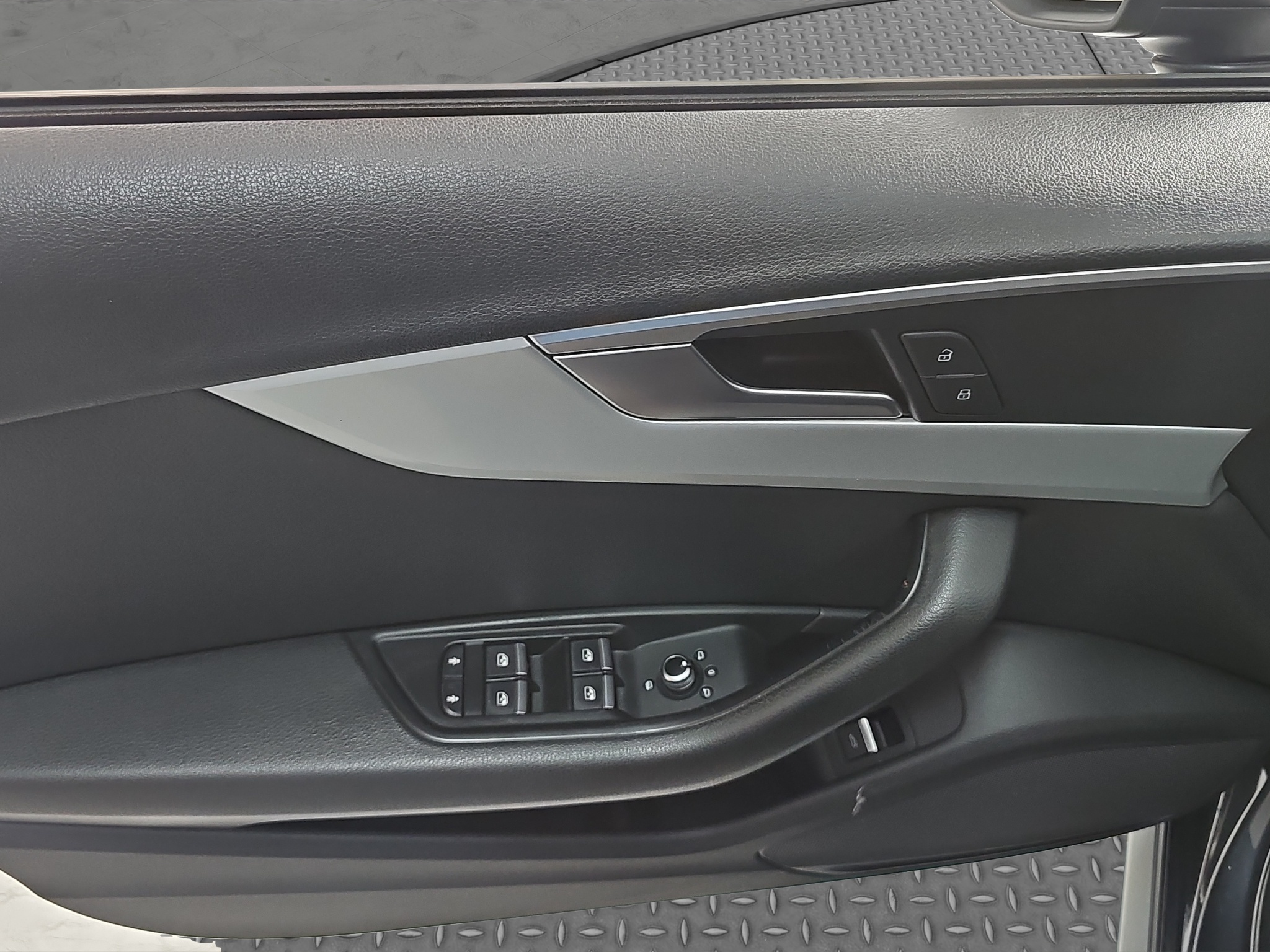 
								Audi A4 Allroad VIRT/T0P full									