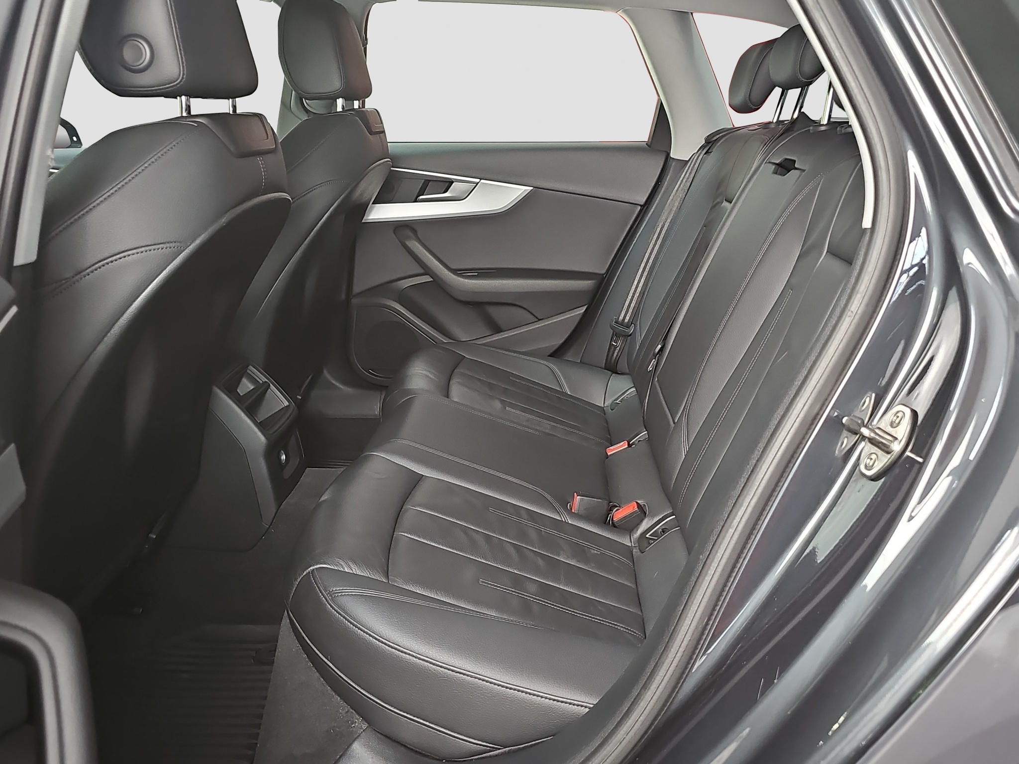 
								Audi A4 Allroad VIRT/T0P full									