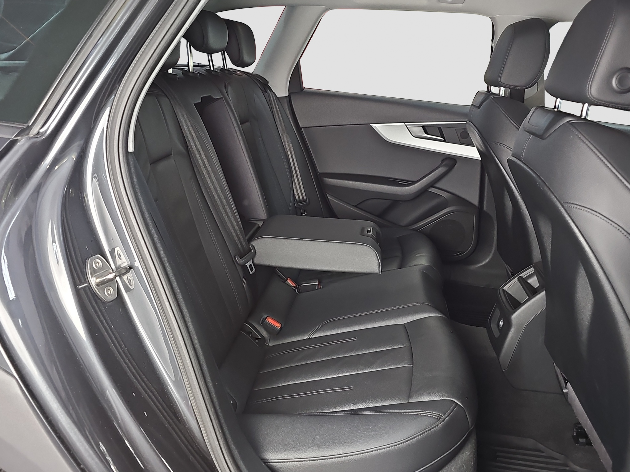 
								Audi A4 Allroad VIRT/T0P full									