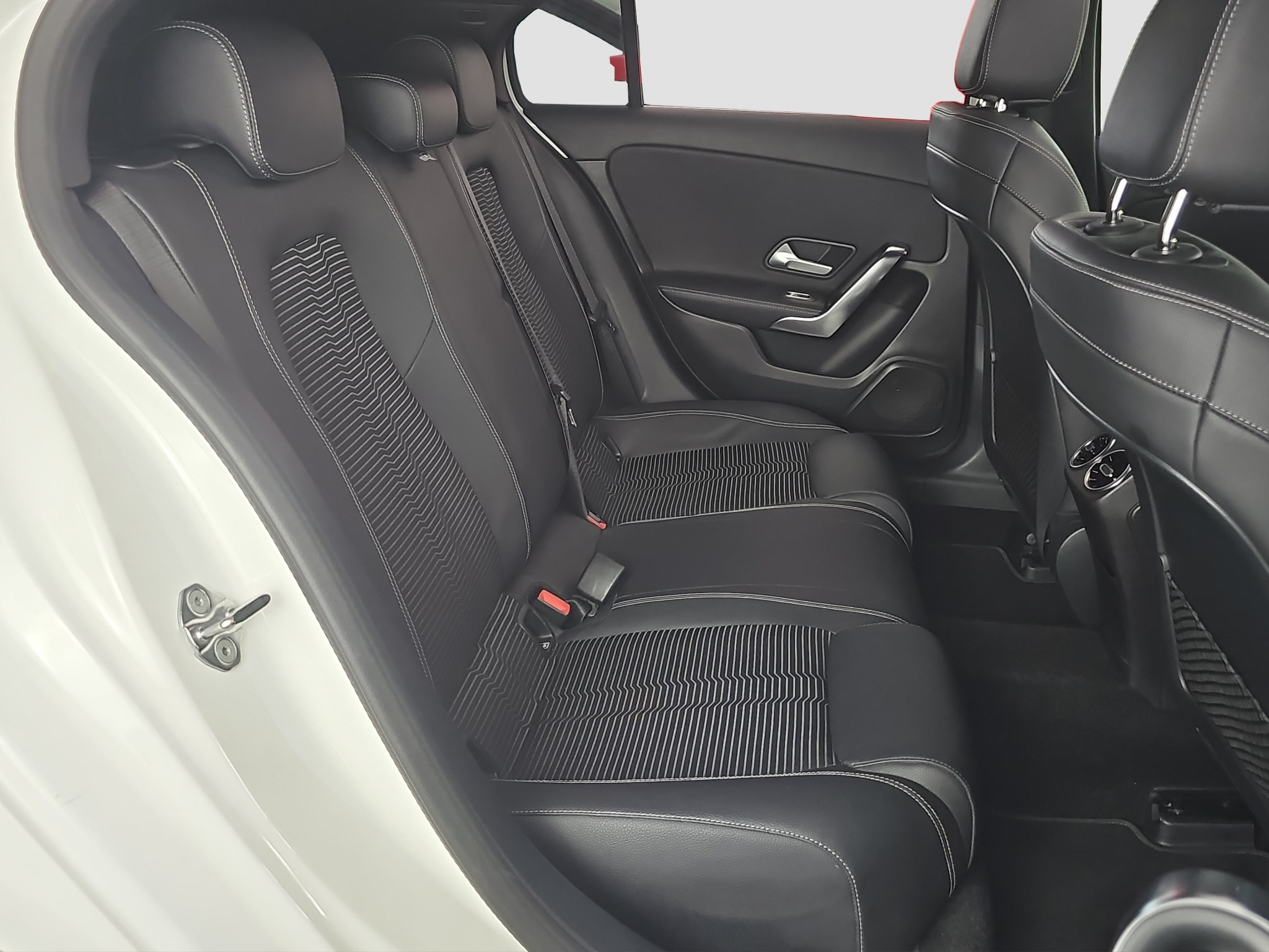 
								Mercedes Benz A 200 N0V/POKR.KROV full									