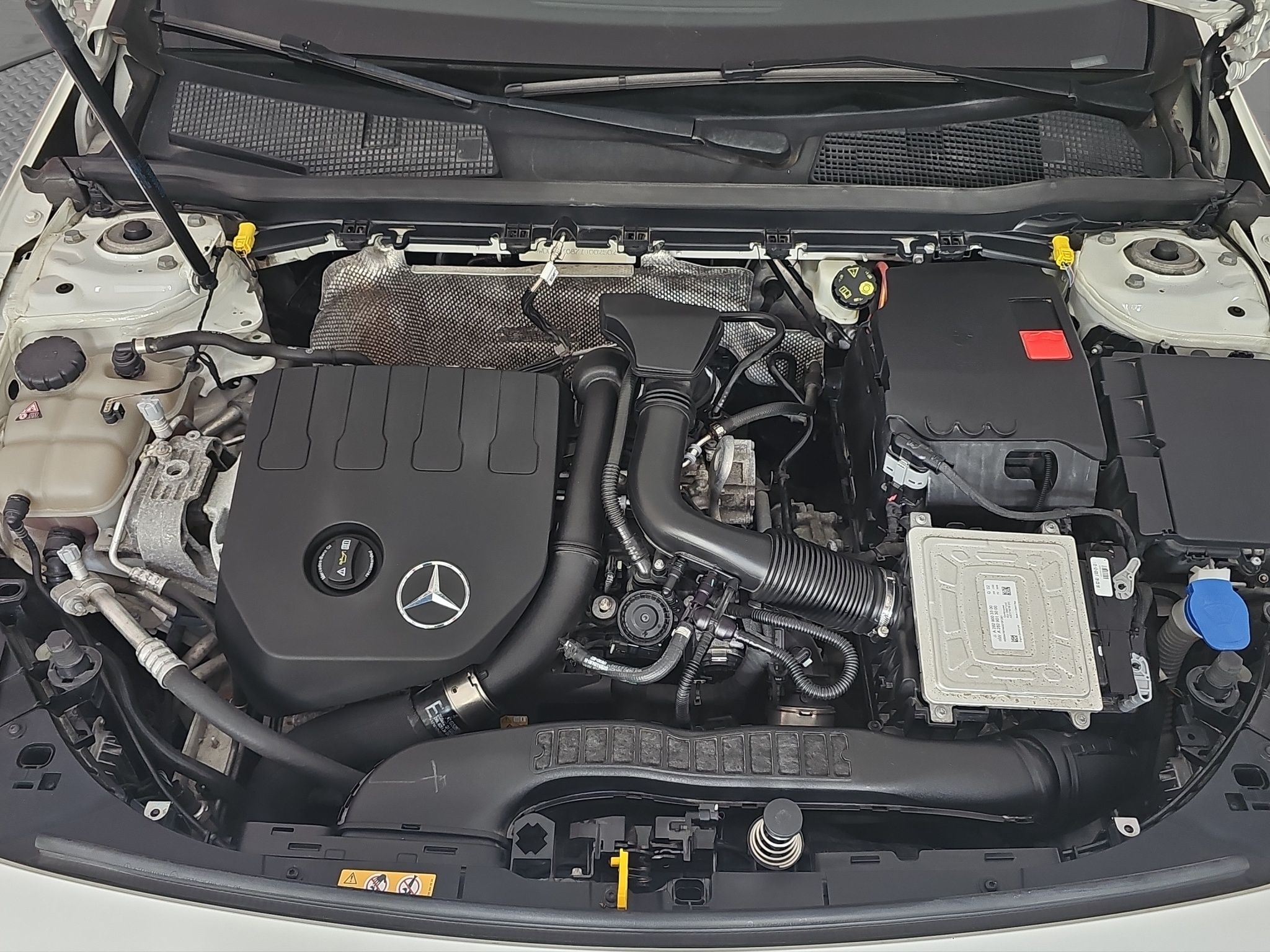 
								Mercedes Benz A 200 N0V/POKR.KROV full									