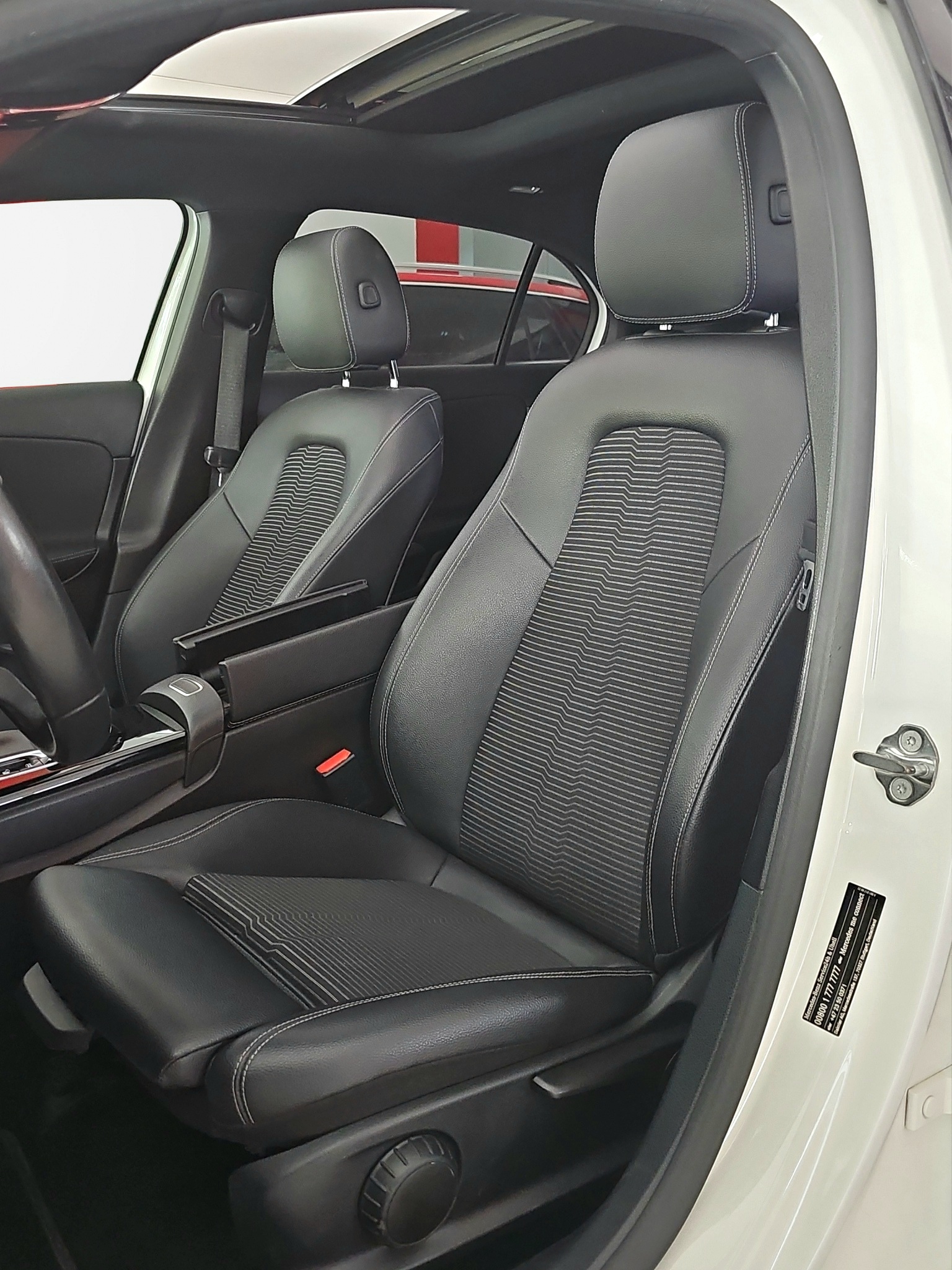 
								Mercedes Benz A 200 N0V/POKR.KROV full									