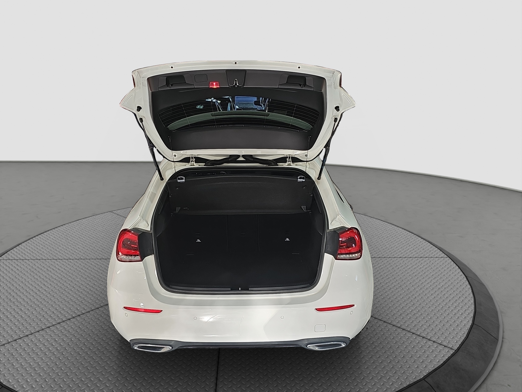 
								Mercedes Benz A 200 N0V/POKR.KROV full									